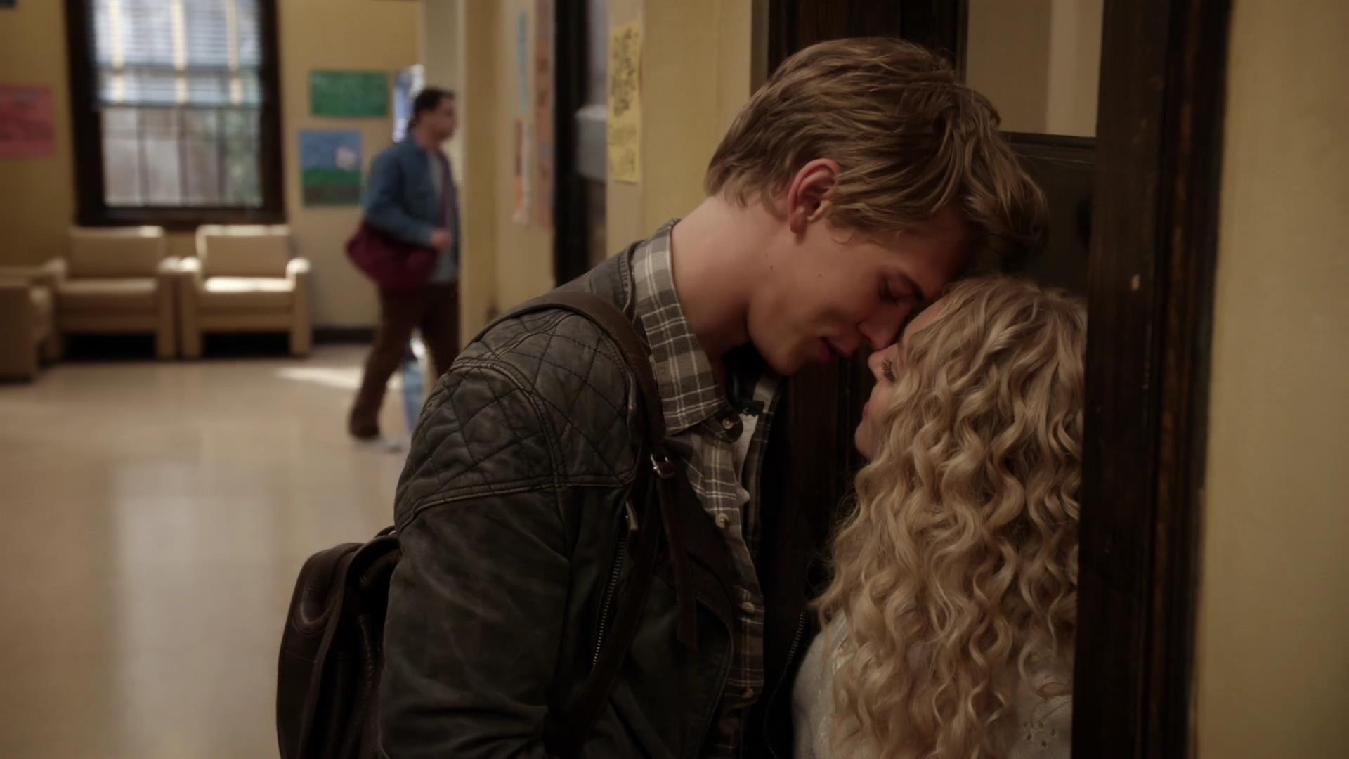 TheCarrieDiaries1x02_AnnaSophiaRobbOnline0059.jpg