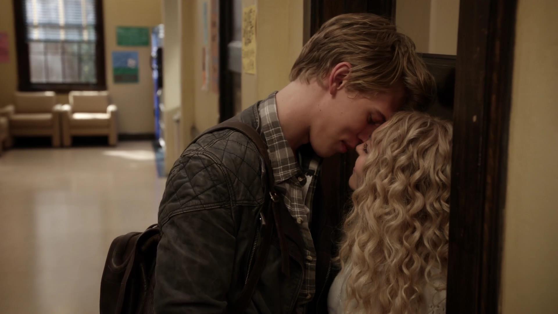 TheCarrieDiaries1x02_AnnaSophiaRobbOnline0060.jpg