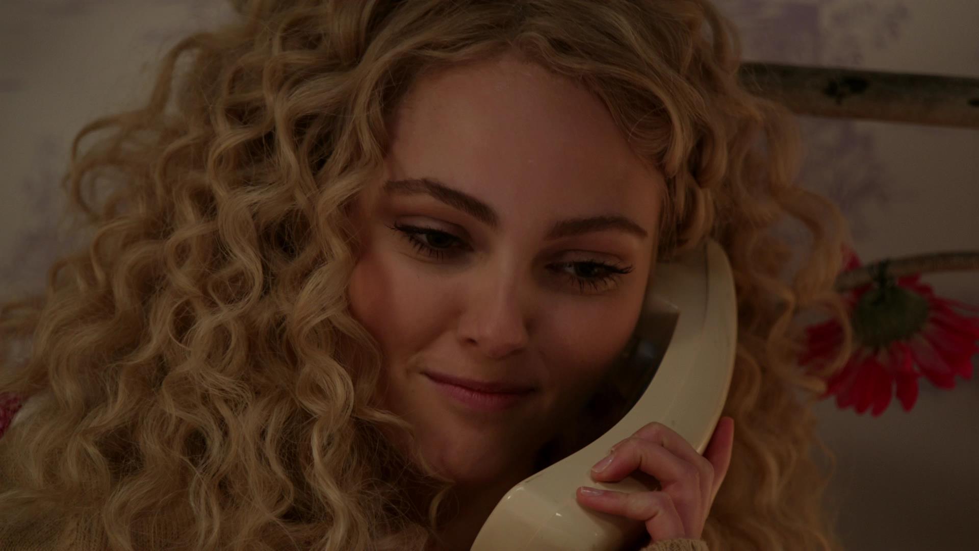 TheCarrieDiaries1x02_AnnaSophiaRobbOnline0115.jpg