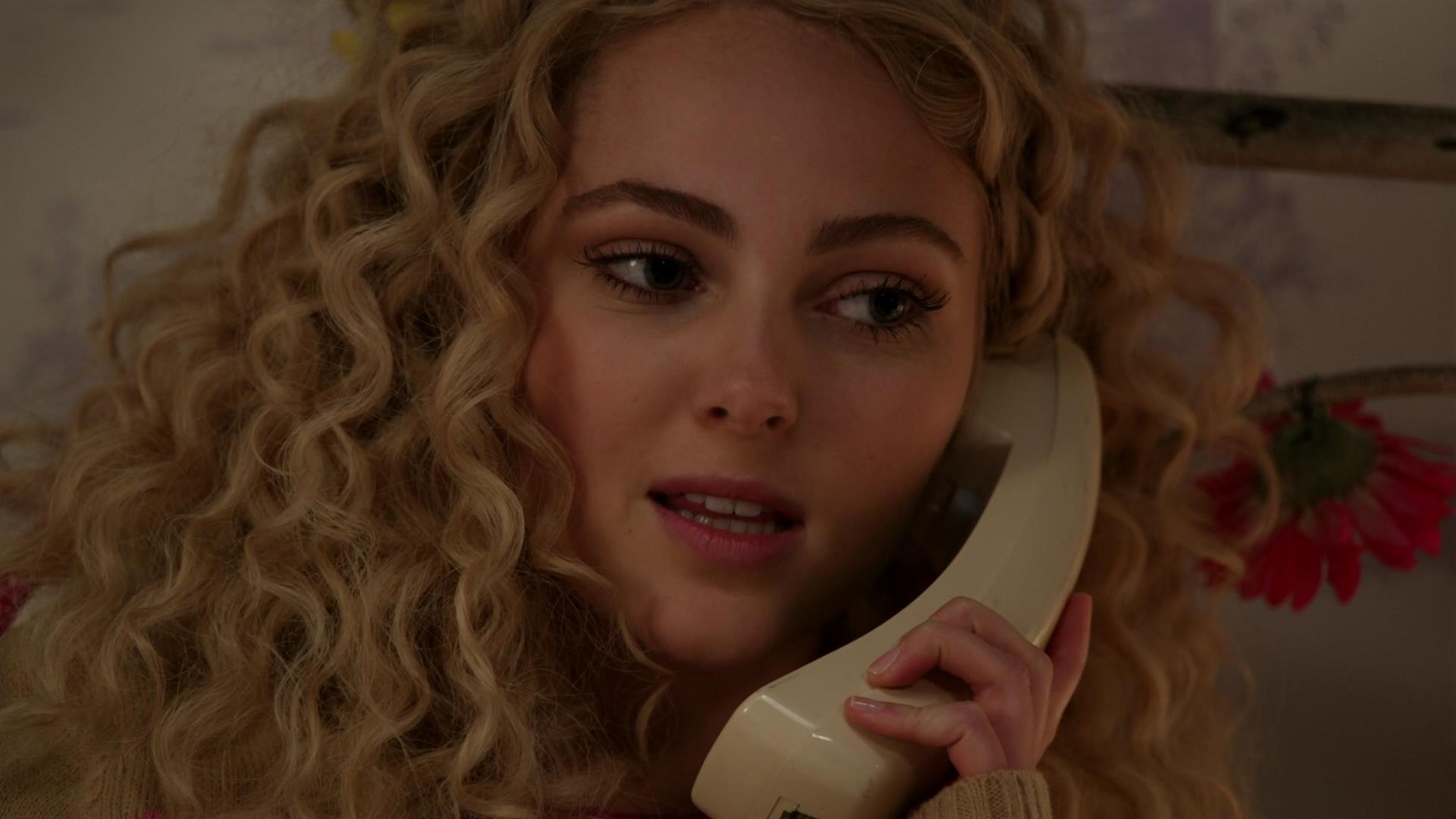 TheCarrieDiaries1x02_AnnaSophiaRobbOnline0118.jpg