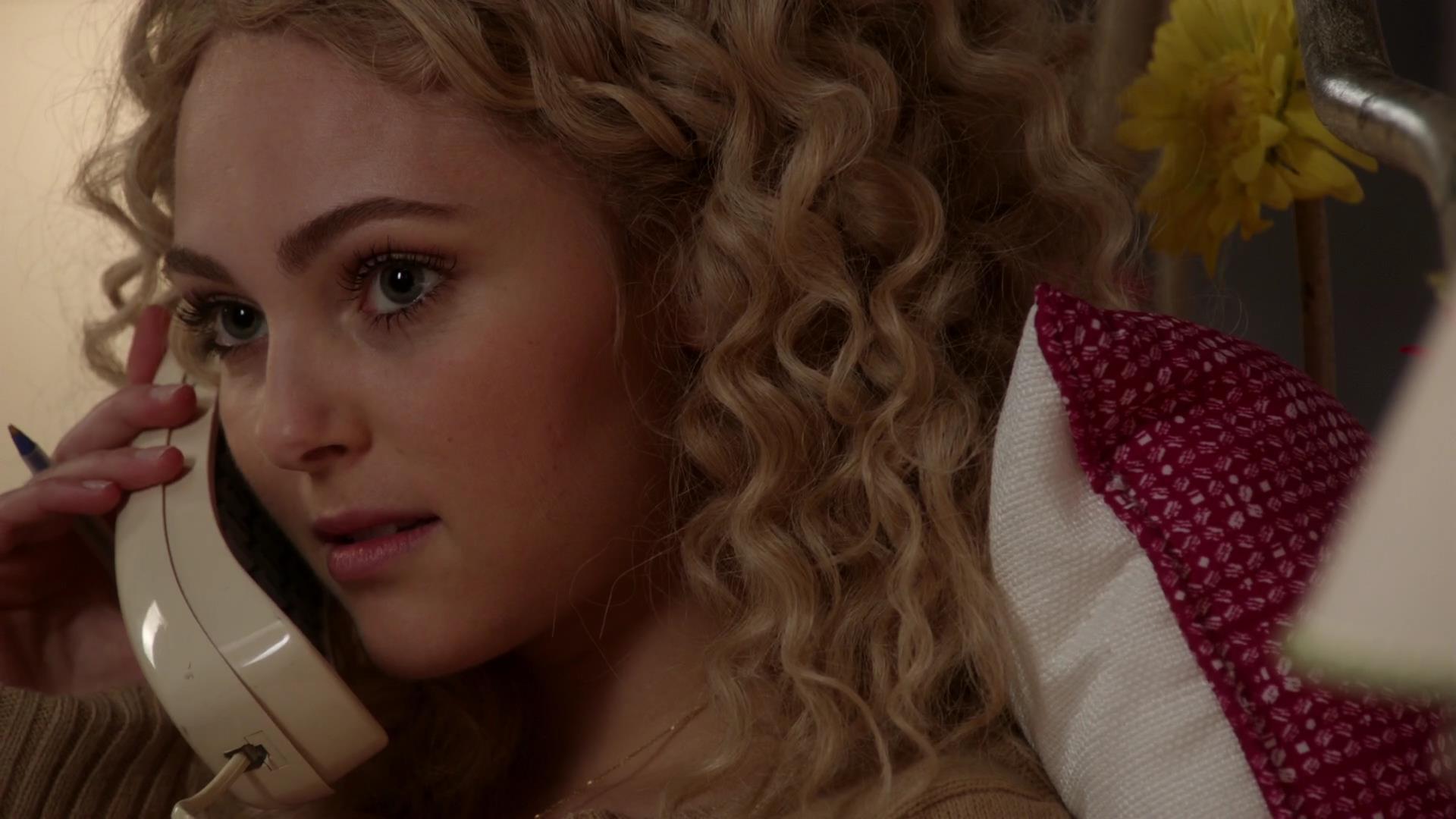TheCarrieDiaries1x02_AnnaSophiaRobbOnline0155.jpg