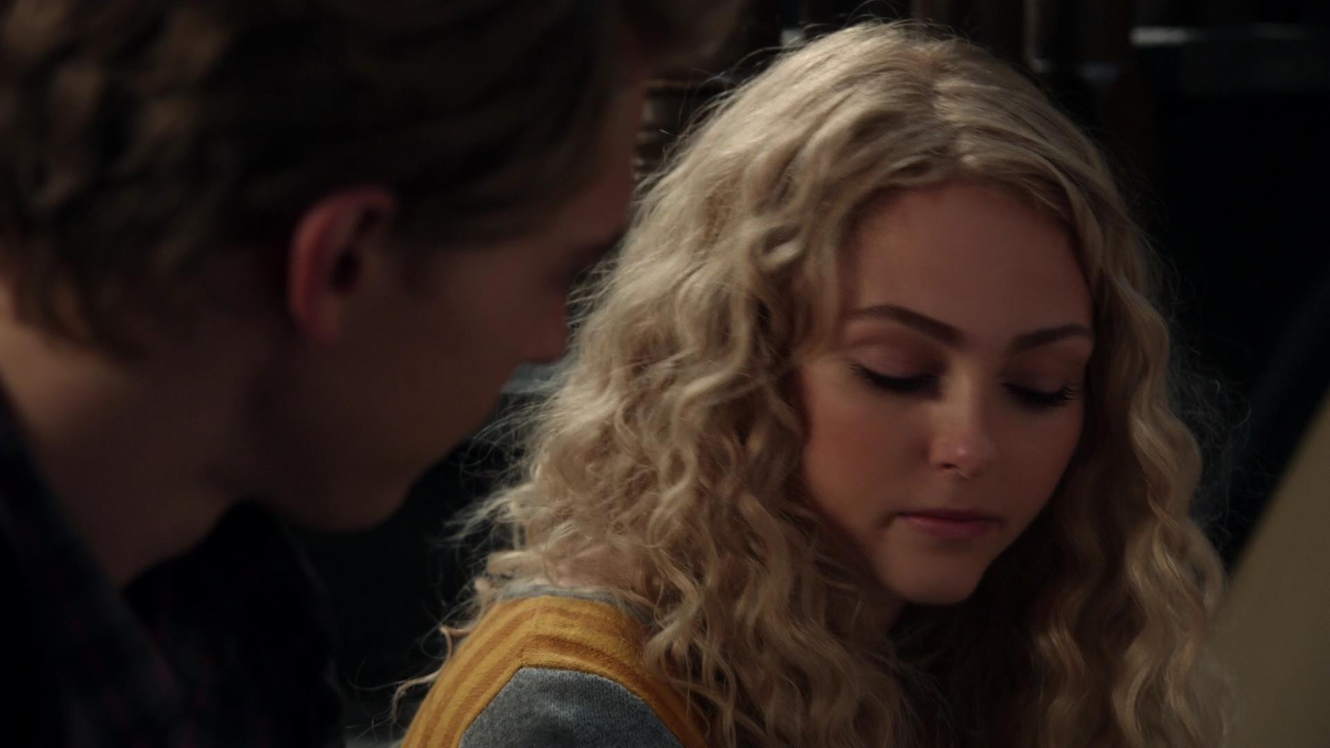 TheCarrieDiaries1x02_AnnaSophiaRobbOnline0225.jpg