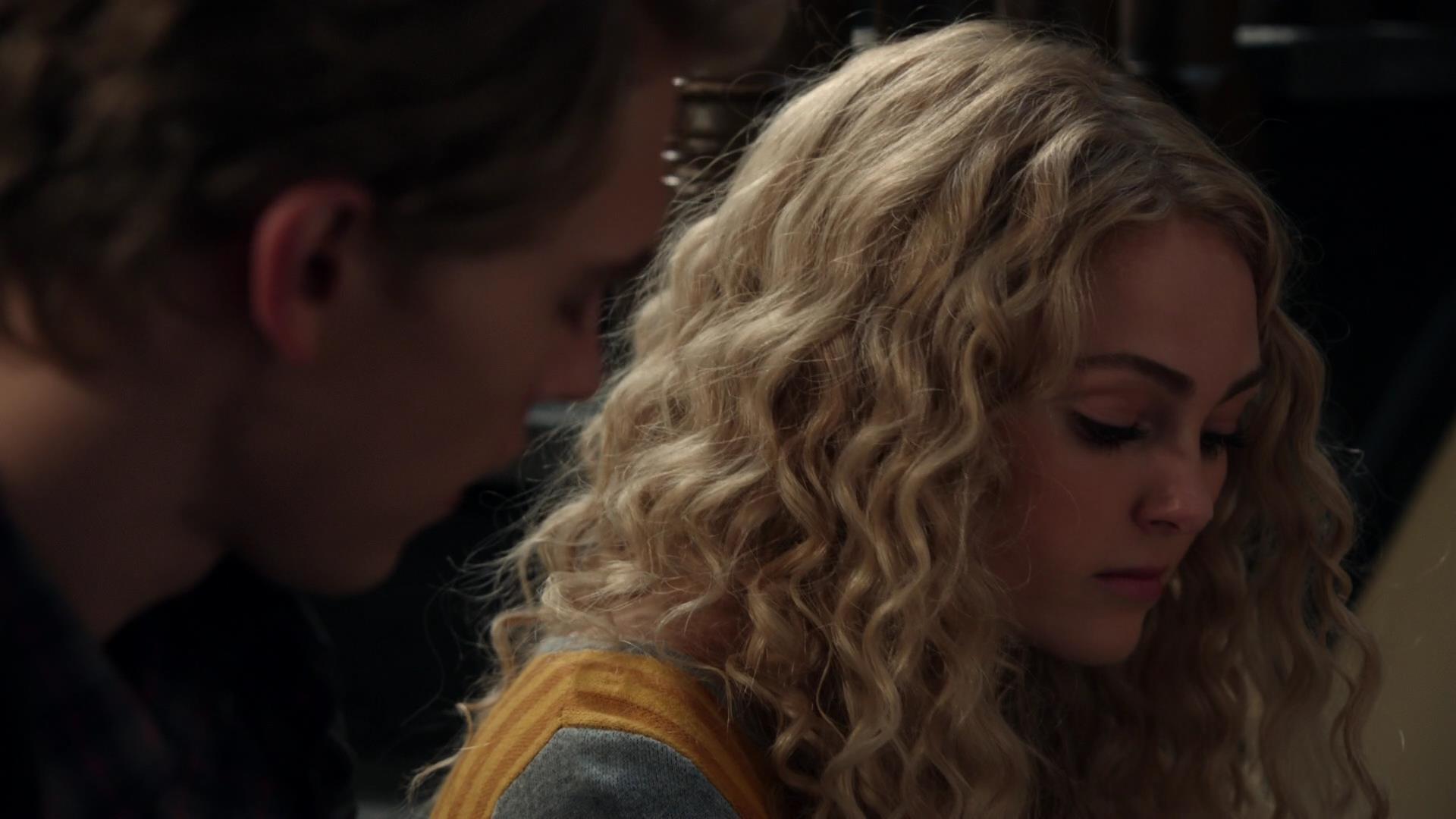 TheCarrieDiaries1x02_AnnaSophiaRobbOnline0226.jpg