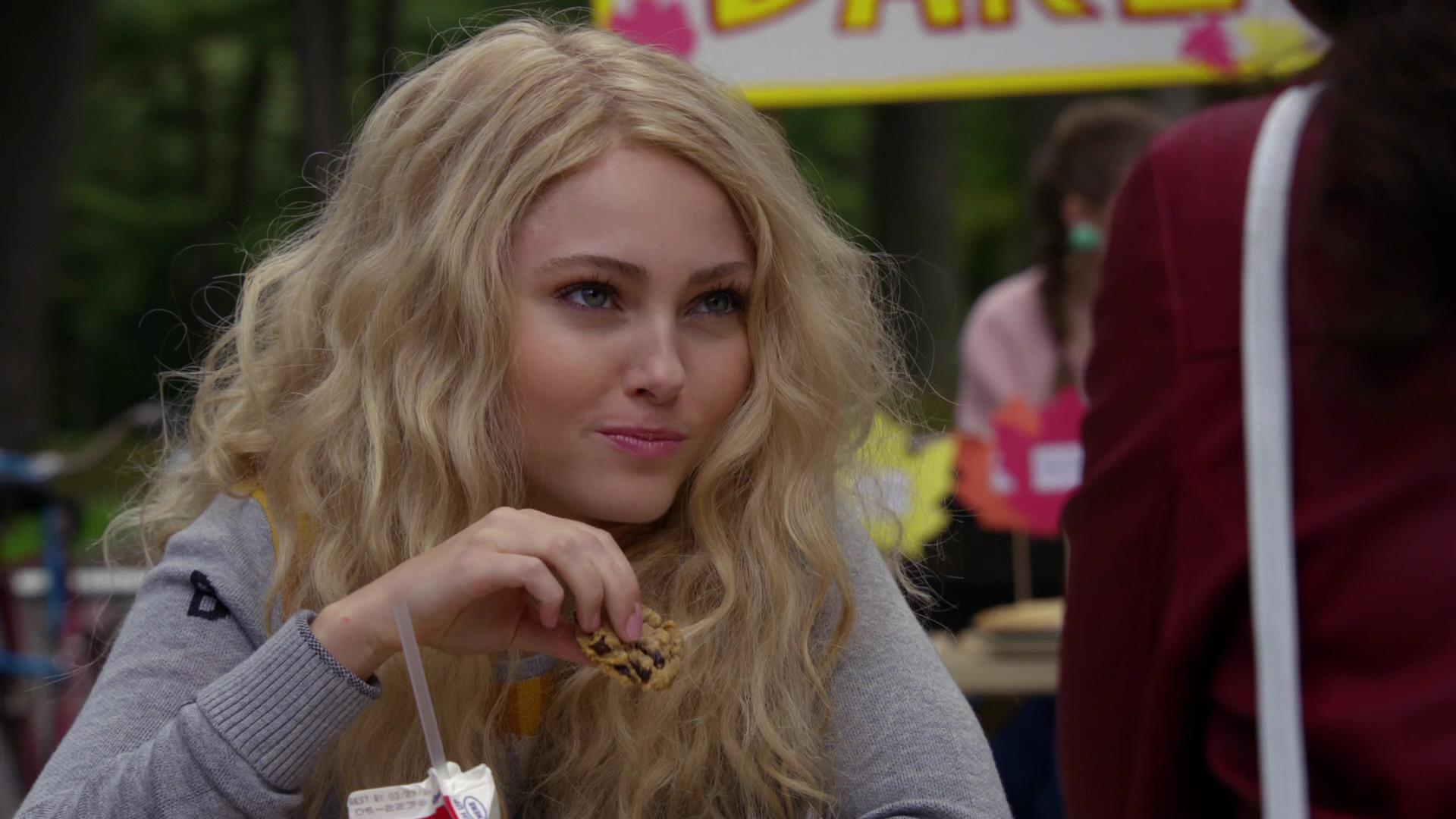 TheCarrieDiaries1x02_AnnaSophiaRobbOnline0315.jpg
