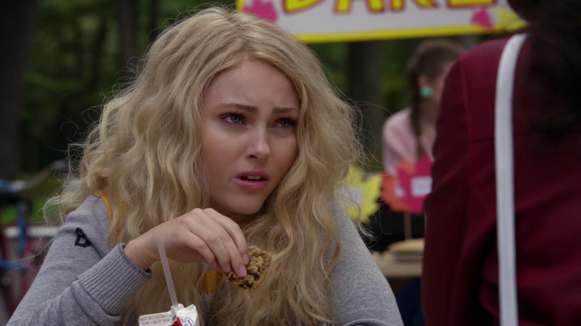TheCarrieDiaries1x02_AnnaSophiaRobbOnline0316.jpg