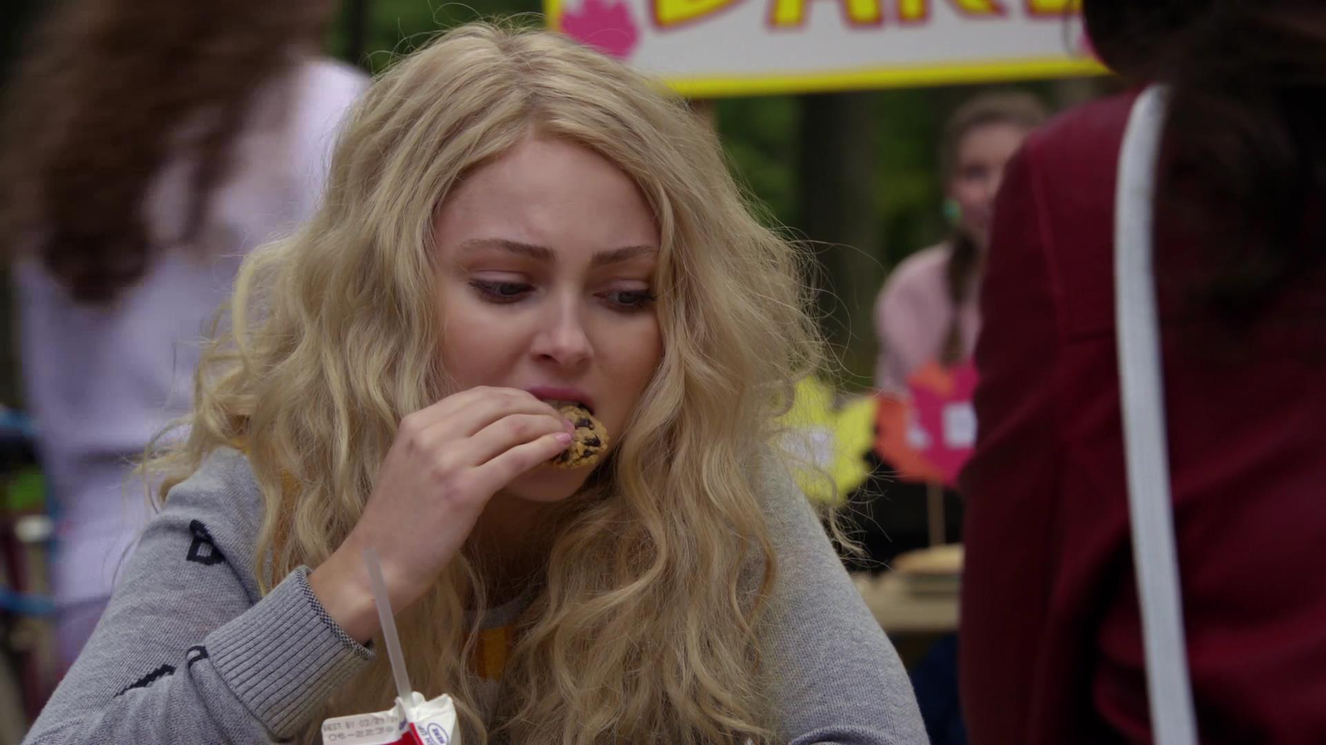 TheCarrieDiaries1x02_AnnaSophiaRobbOnline0317.jpg