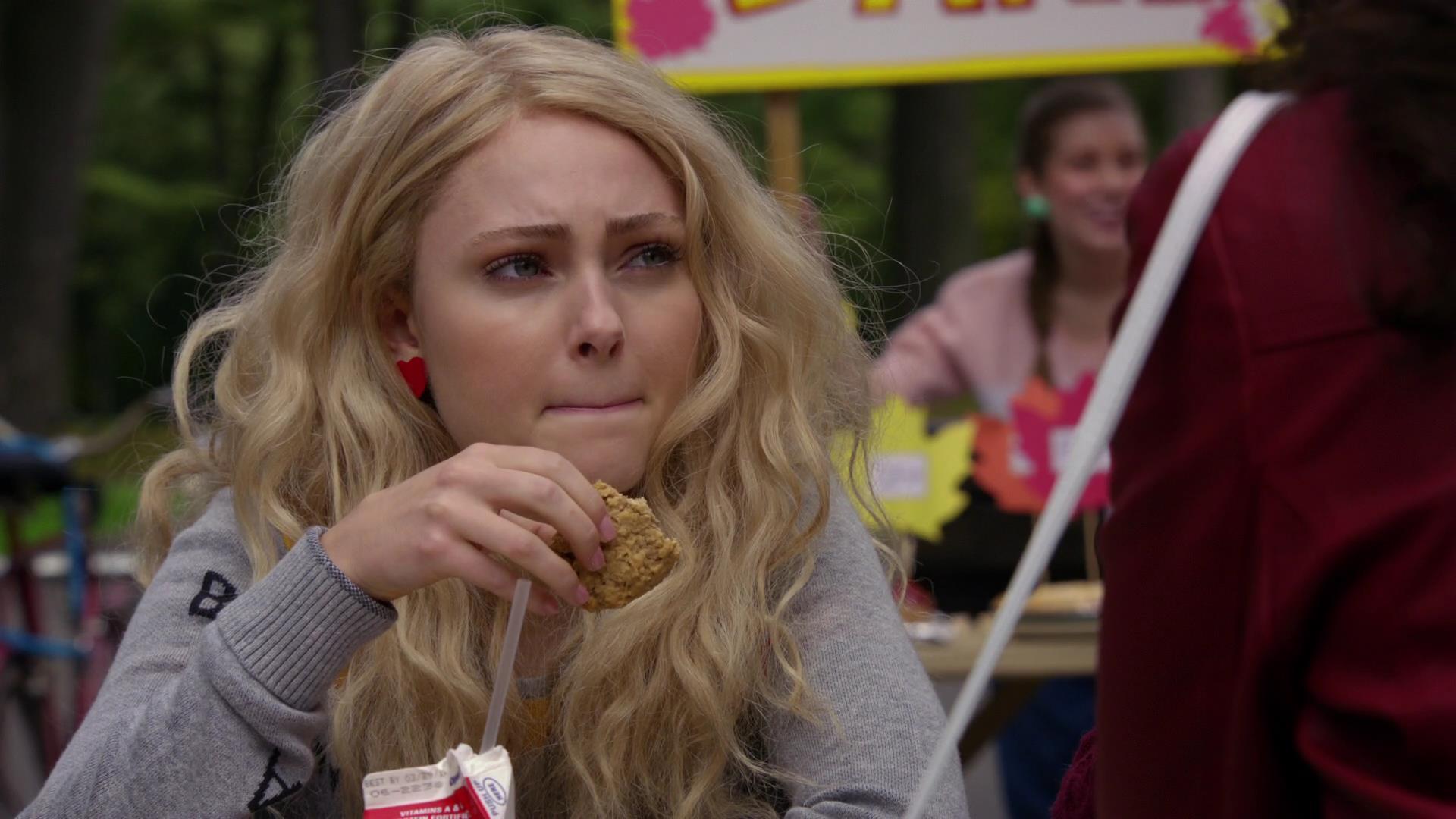 TheCarrieDiaries1x02_AnnaSophiaRobbOnline0324.jpg