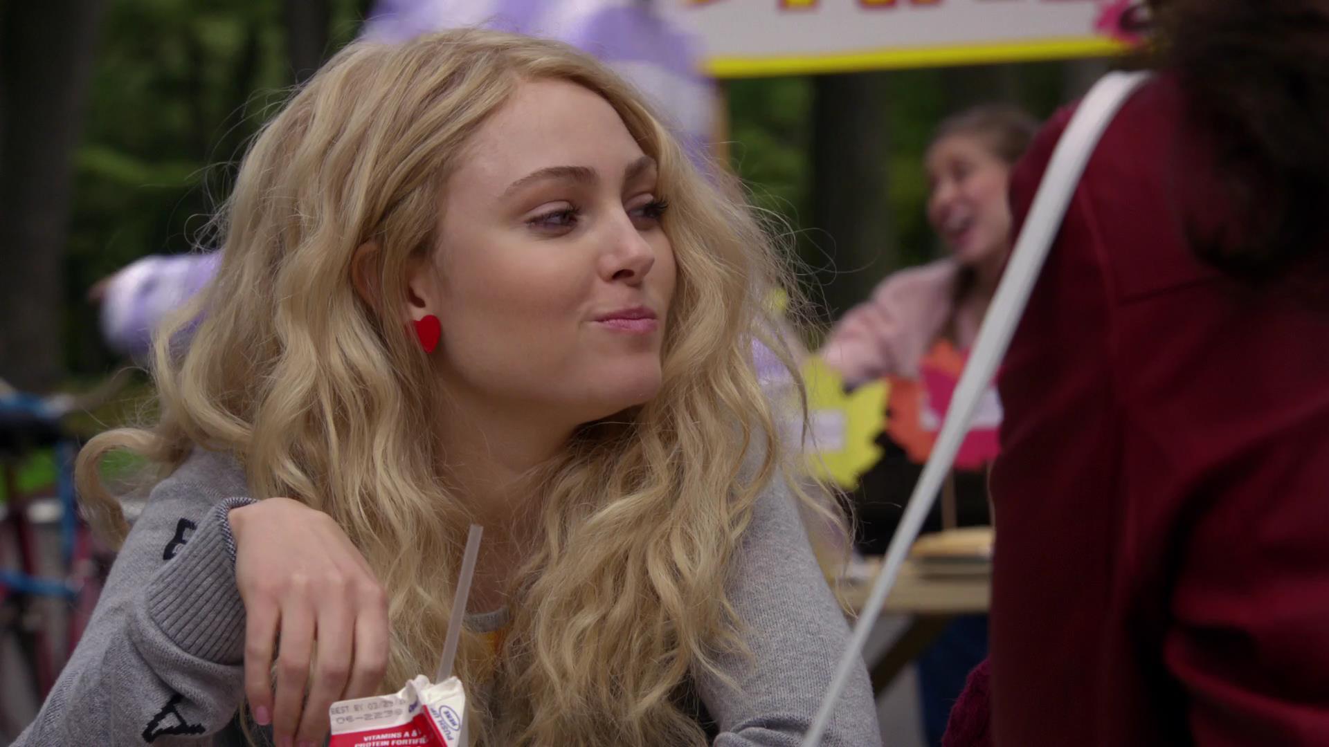 TheCarrieDiaries1x02_AnnaSophiaRobbOnline0329.jpg