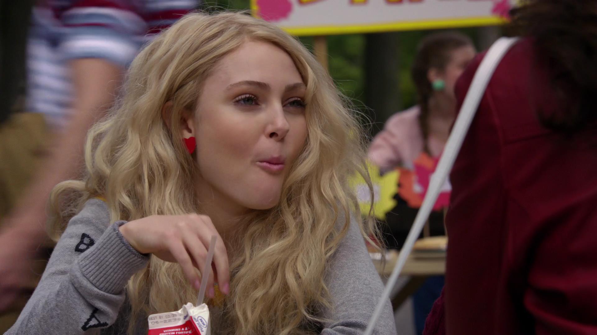 TheCarrieDiaries1x02_AnnaSophiaRobbOnline0330.jpg