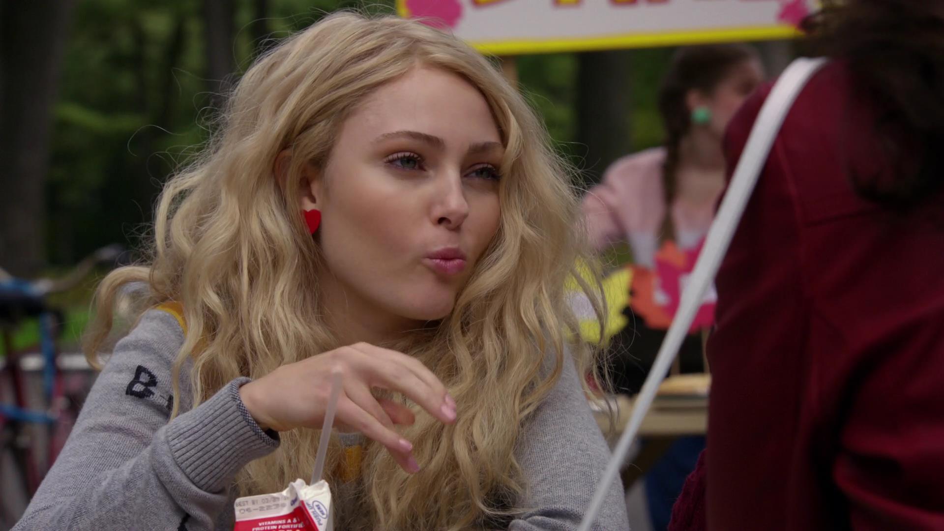 TheCarrieDiaries1x02_AnnaSophiaRobbOnline0331.jpg