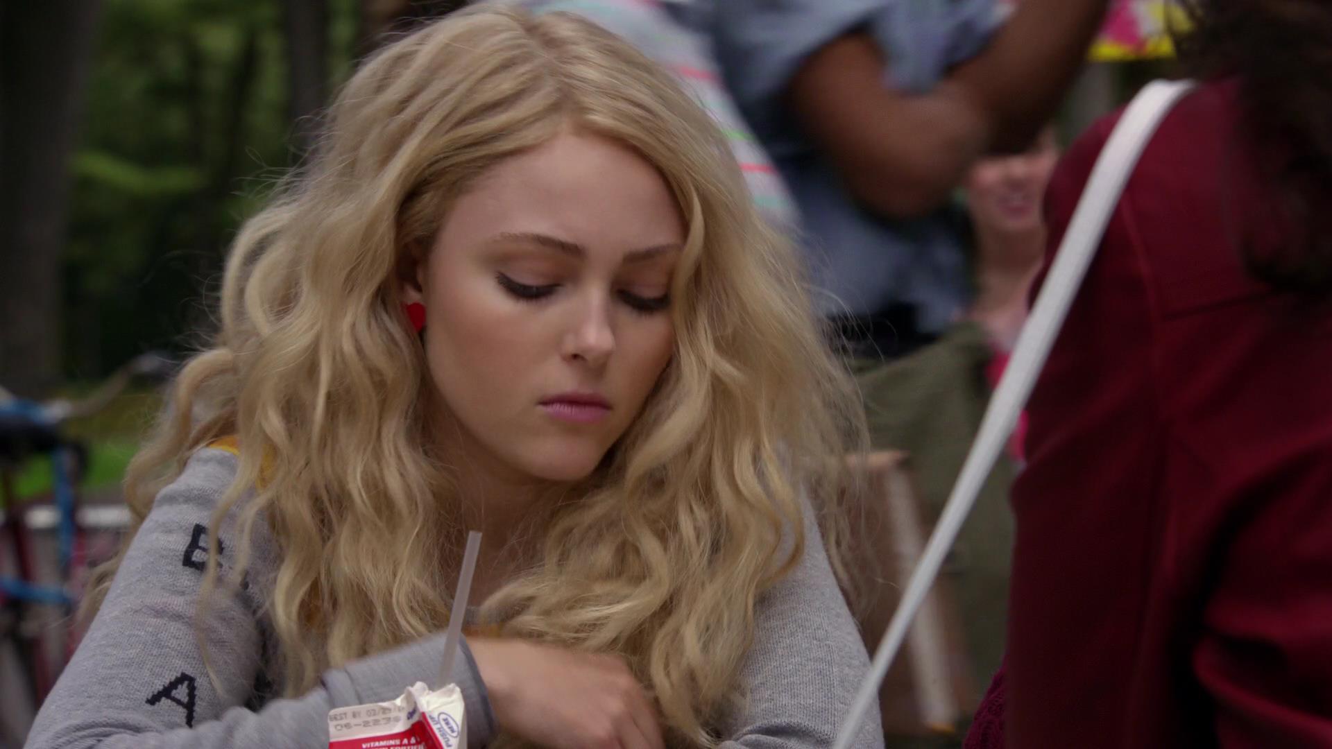 TheCarrieDiaries1x02_AnnaSophiaRobbOnline0335.jpg
