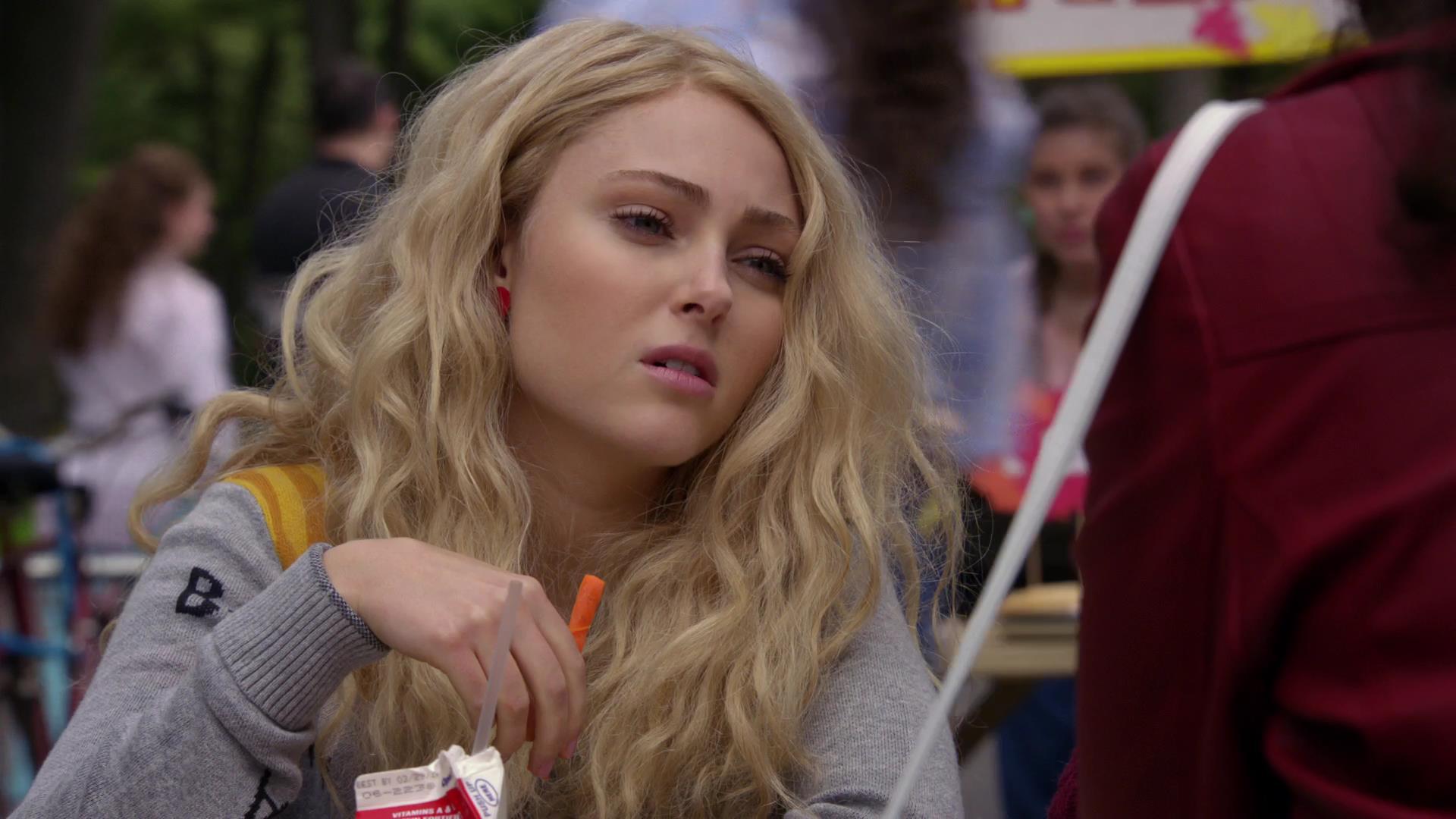 TheCarrieDiaries1x02_AnnaSophiaRobbOnline0337.jpg