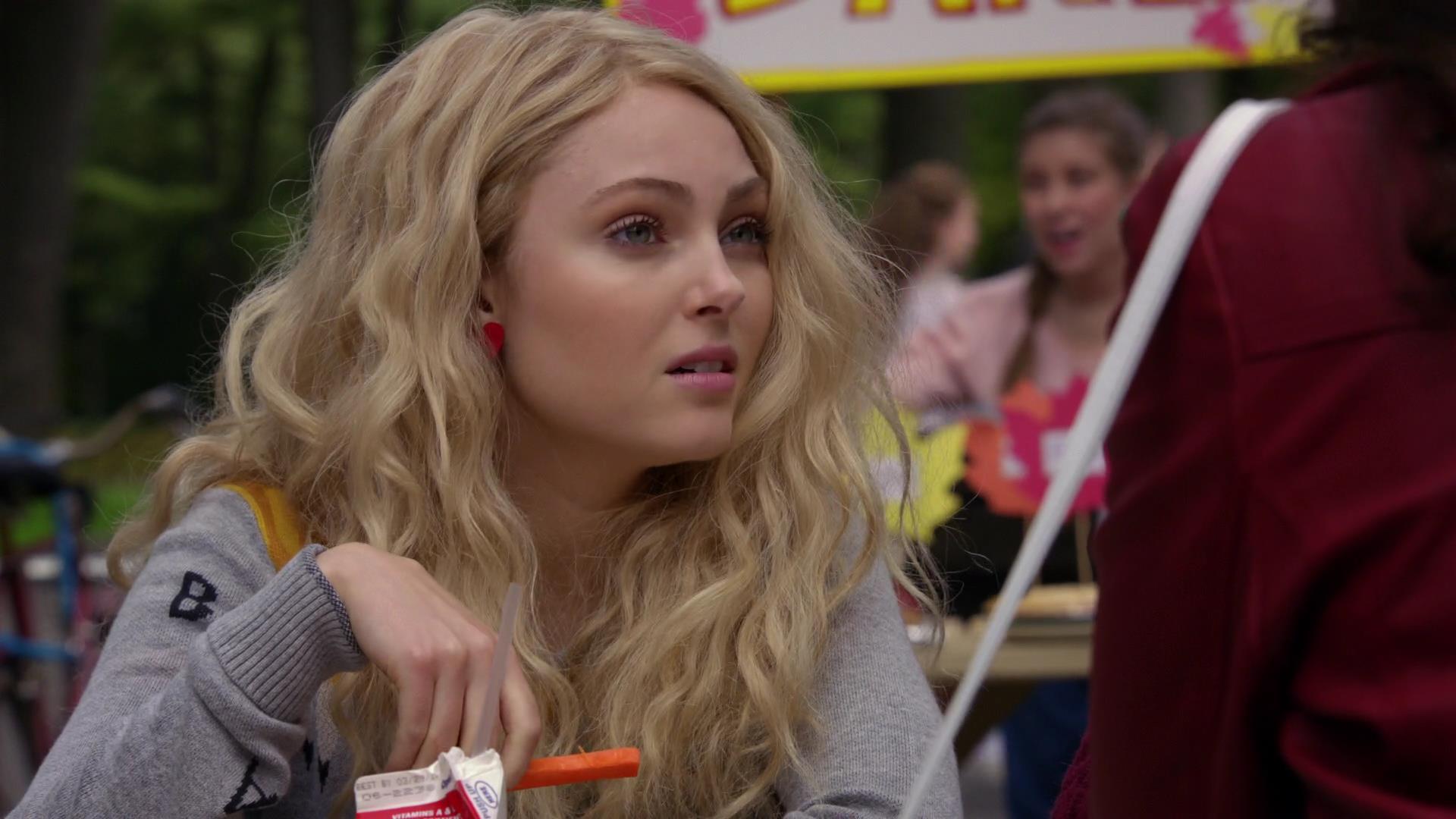 TheCarrieDiaries1x02_AnnaSophiaRobbOnline0339.jpg