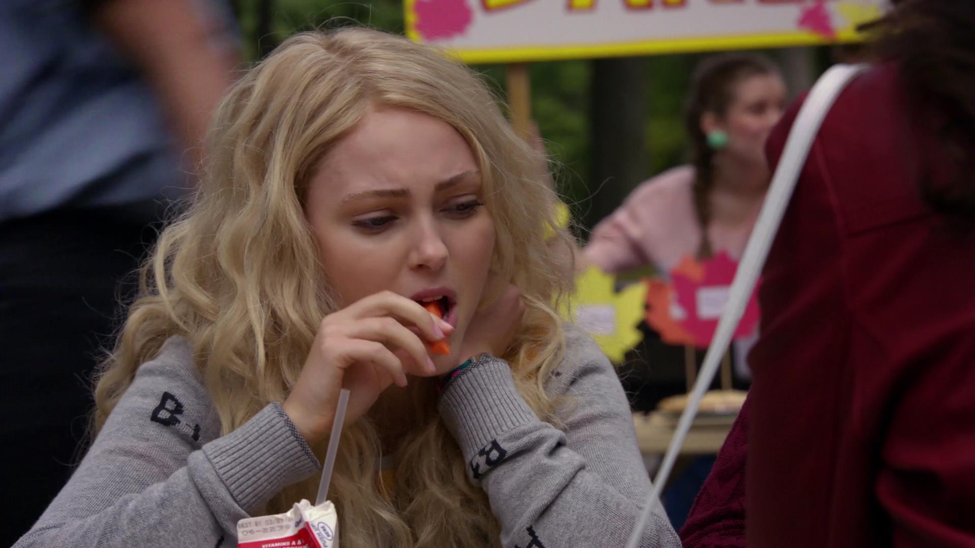 TheCarrieDiaries1x02_AnnaSophiaRobbOnline0340.jpg