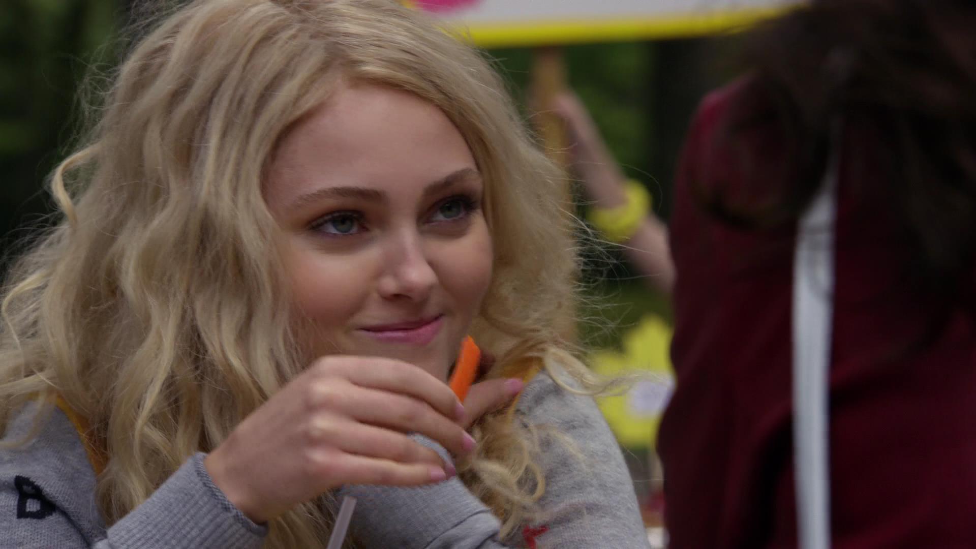 TheCarrieDiaries1x02_AnnaSophiaRobbOnline0341.jpg