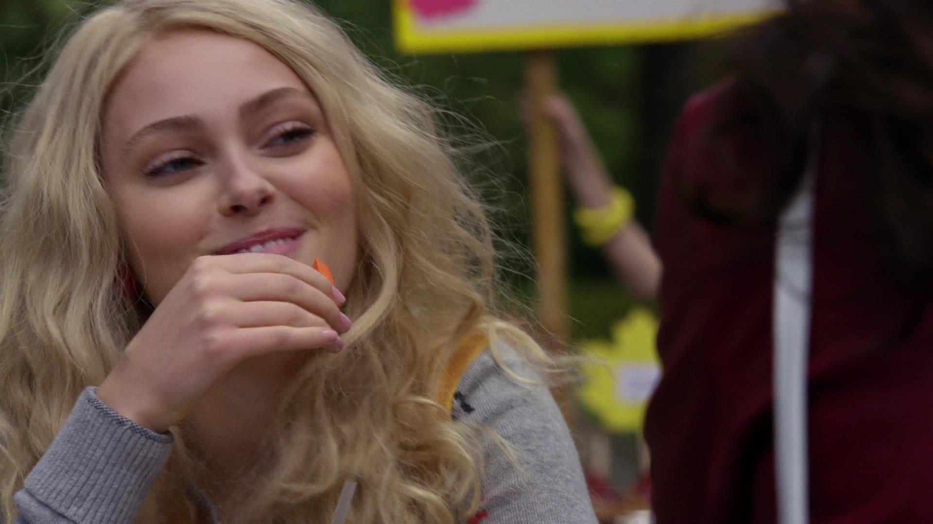 TheCarrieDiaries1x02_AnnaSophiaRobbOnline0342.jpg