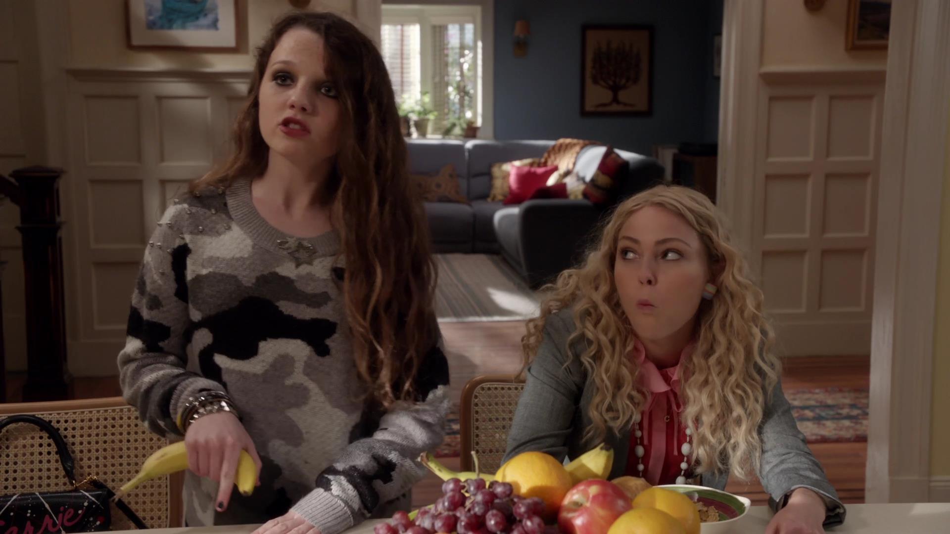TheCarrieDiaries1x02_AnnaSophiaRobbOnline0381.jpg