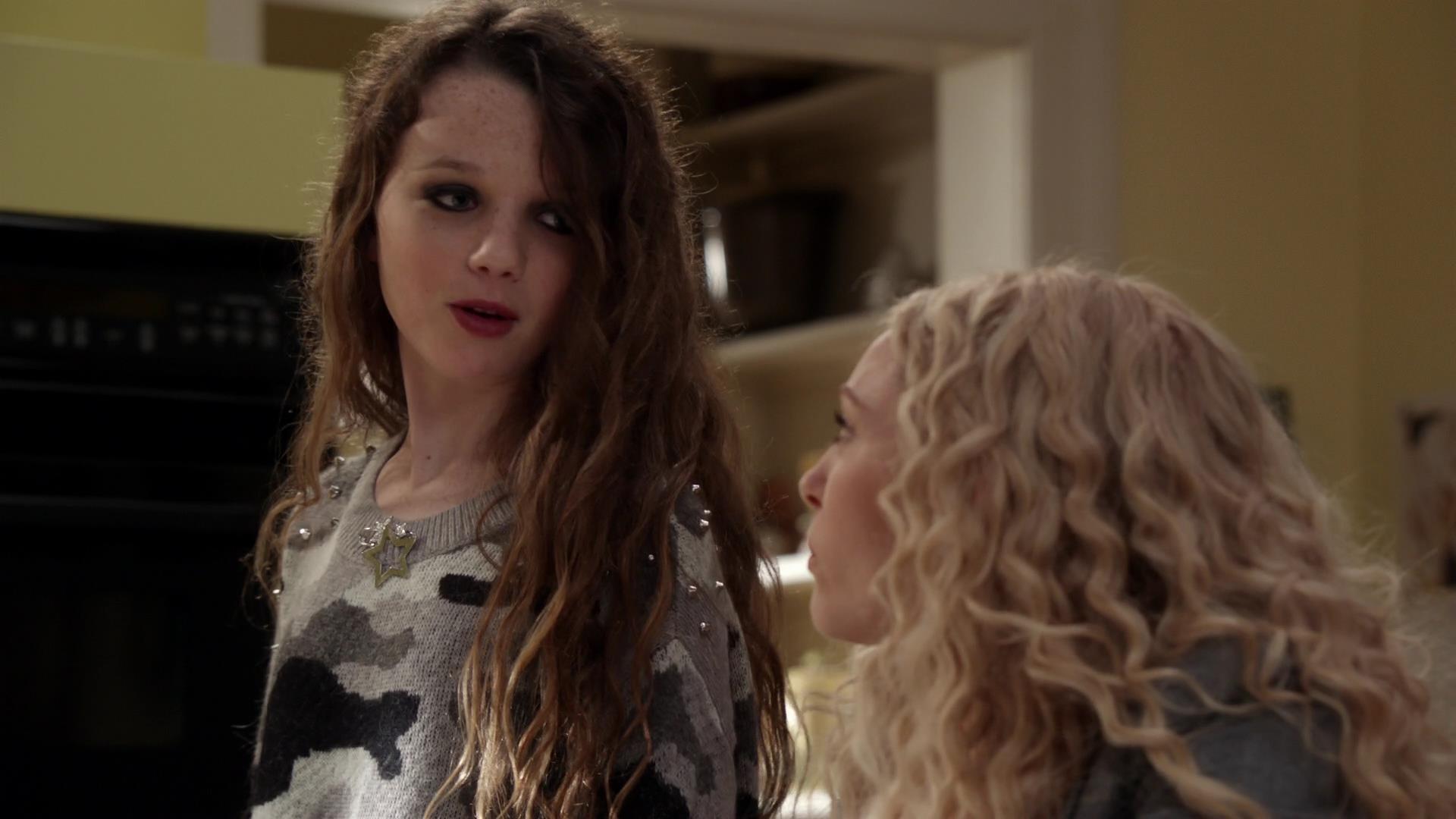 TheCarrieDiaries1x02_AnnaSophiaRobbOnline0387.jpg