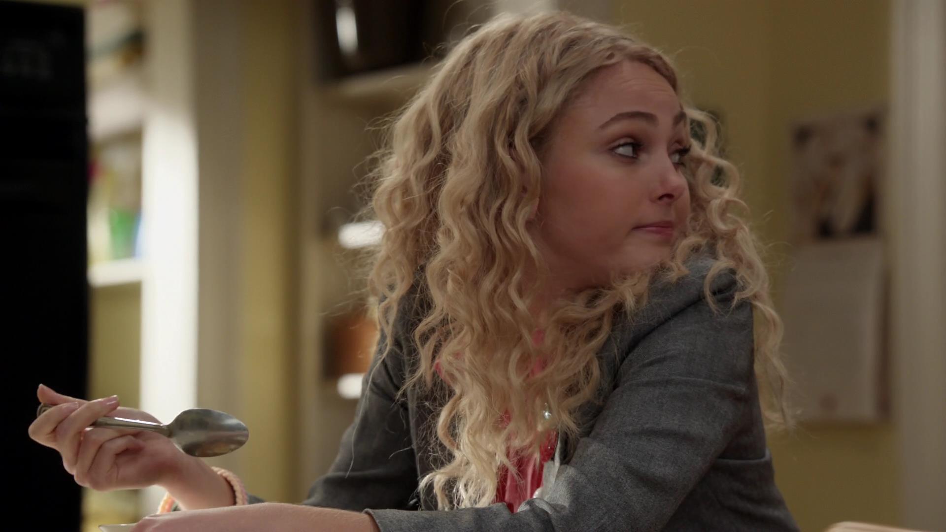 TheCarrieDiaries1x02_AnnaSophiaRobbOnline0389.jpg