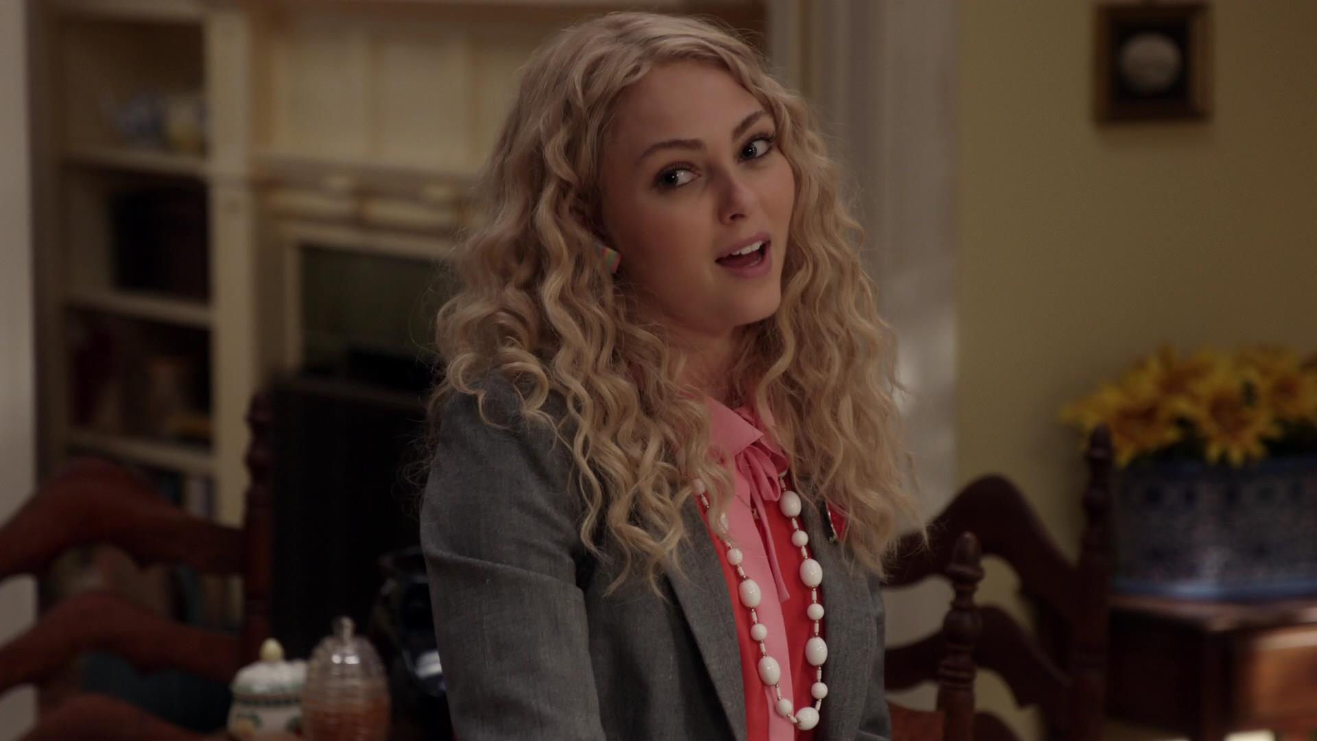TheCarrieDiaries1x02_AnnaSophiaRobbOnline0413.jpg
