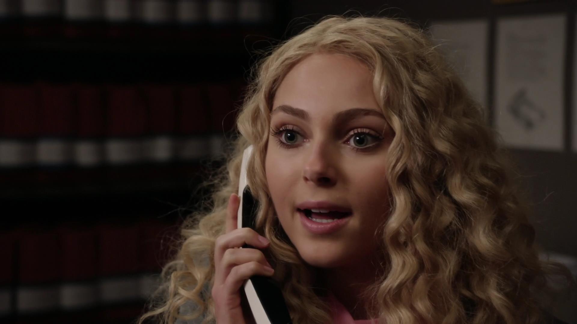 TheCarrieDiaries1x02_AnnaSophiaRobbOnline0499.jpg