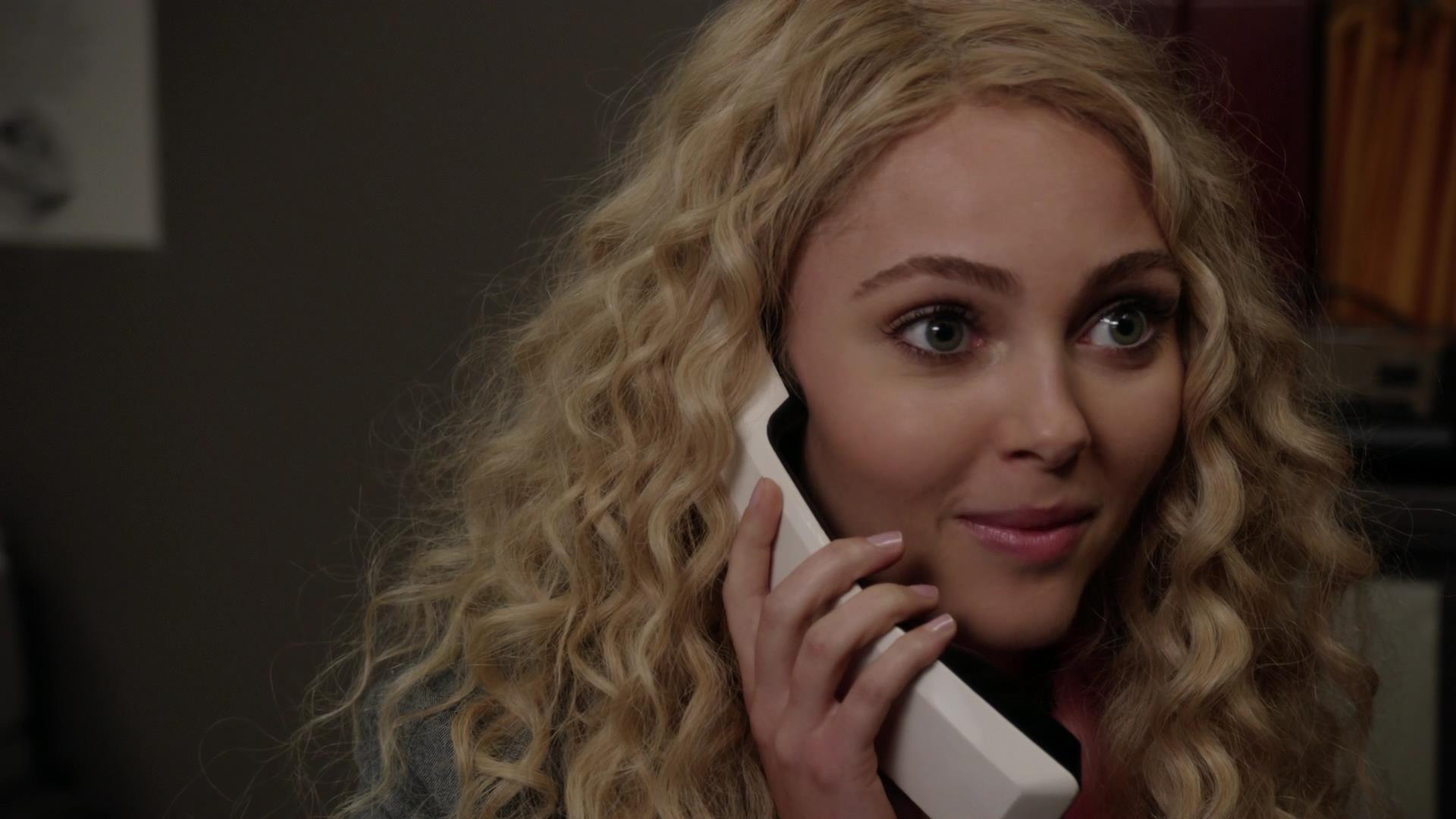 TheCarrieDiaries1x02_AnnaSophiaRobbOnline0509.jpg