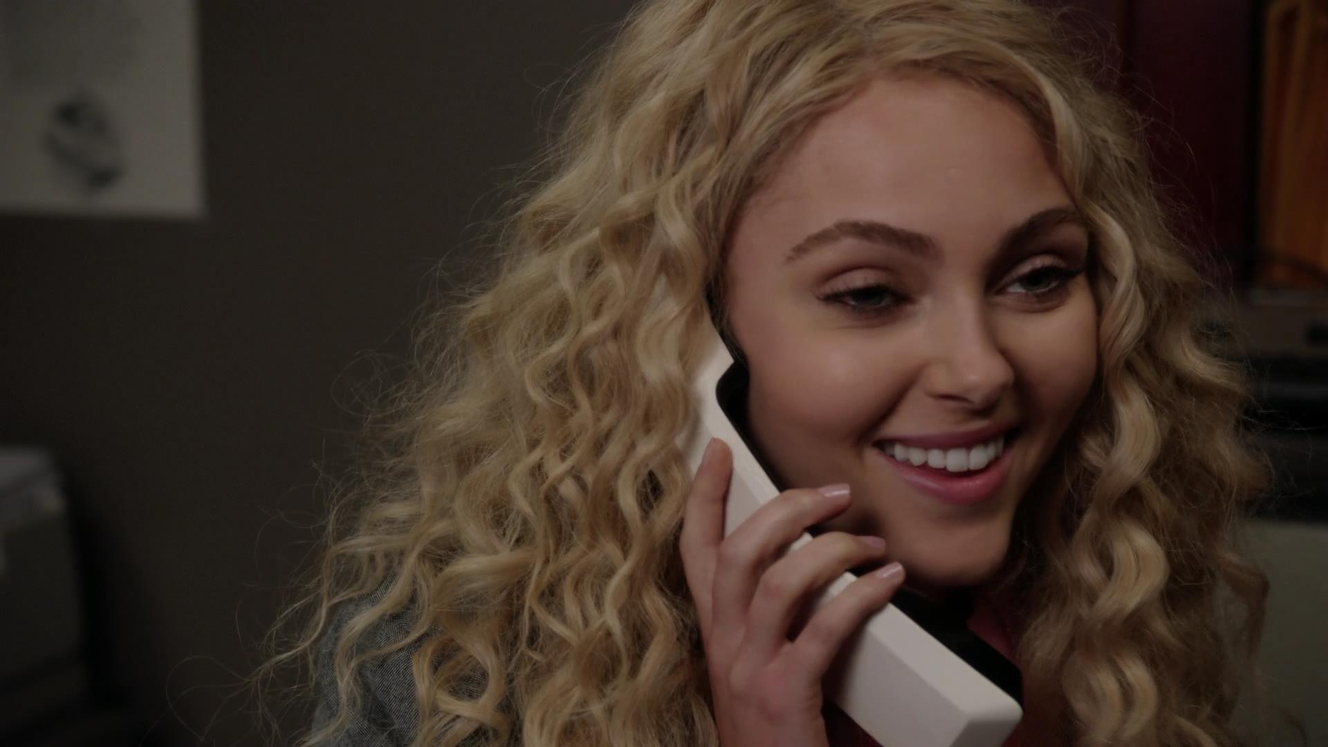 TheCarrieDiaries1x02_AnnaSophiaRobbOnline0510.jpg