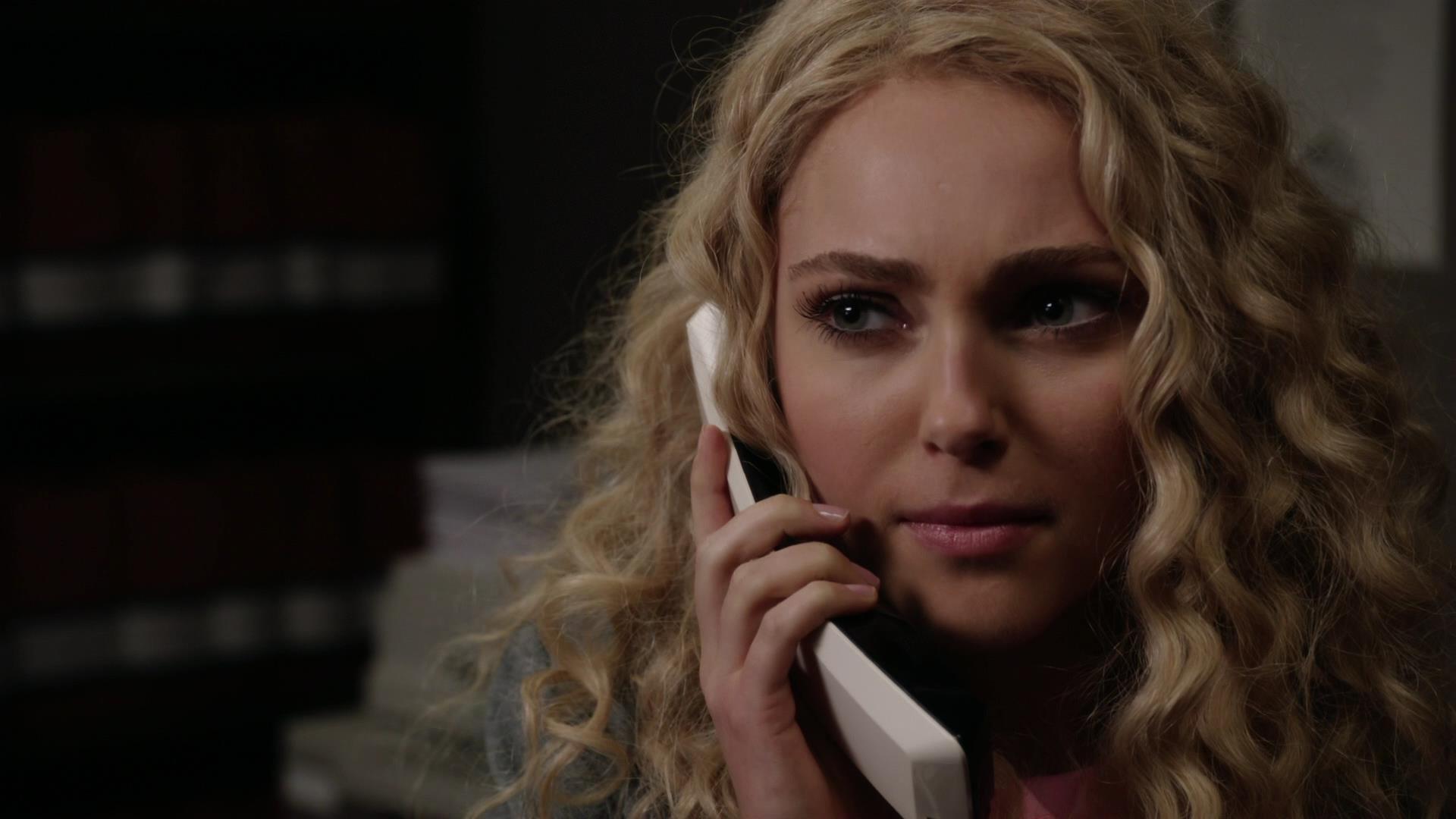 TheCarrieDiaries1x02_AnnaSophiaRobbOnline0512.jpg