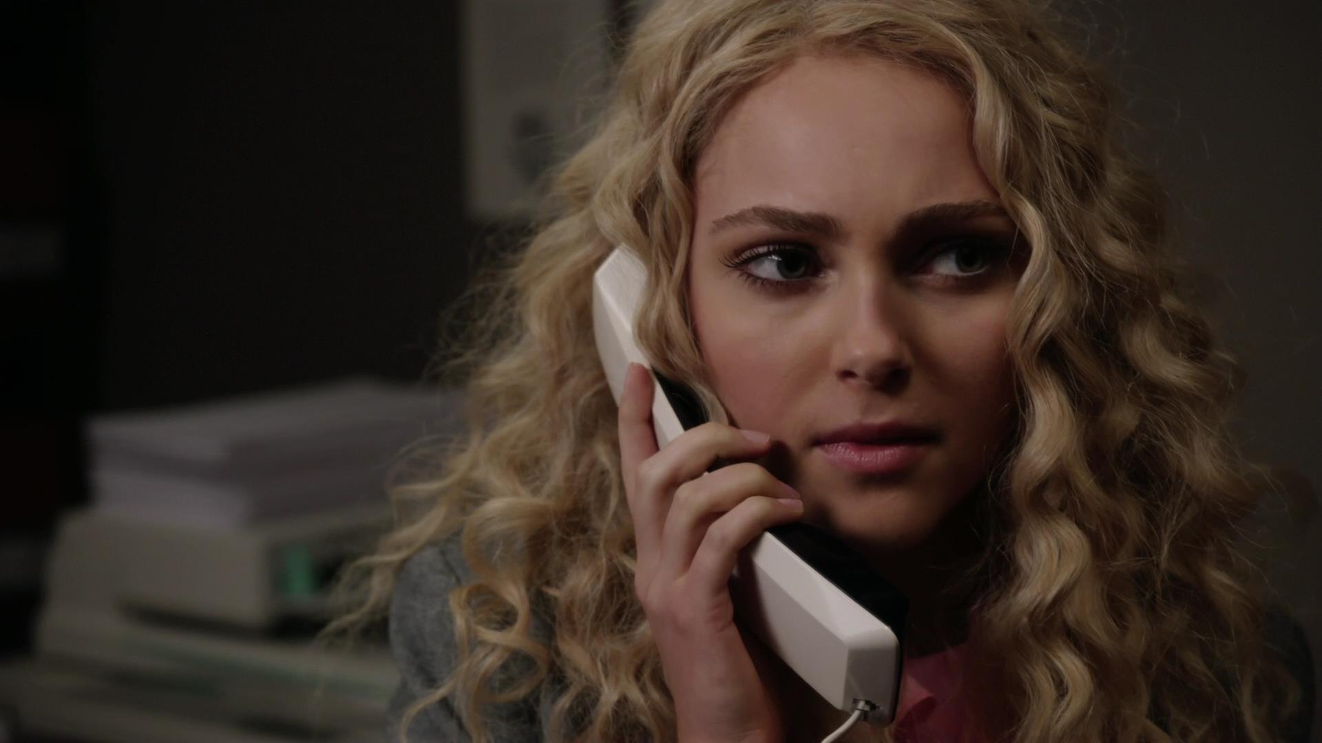 TheCarrieDiaries1x02_AnnaSophiaRobbOnline0514.jpg