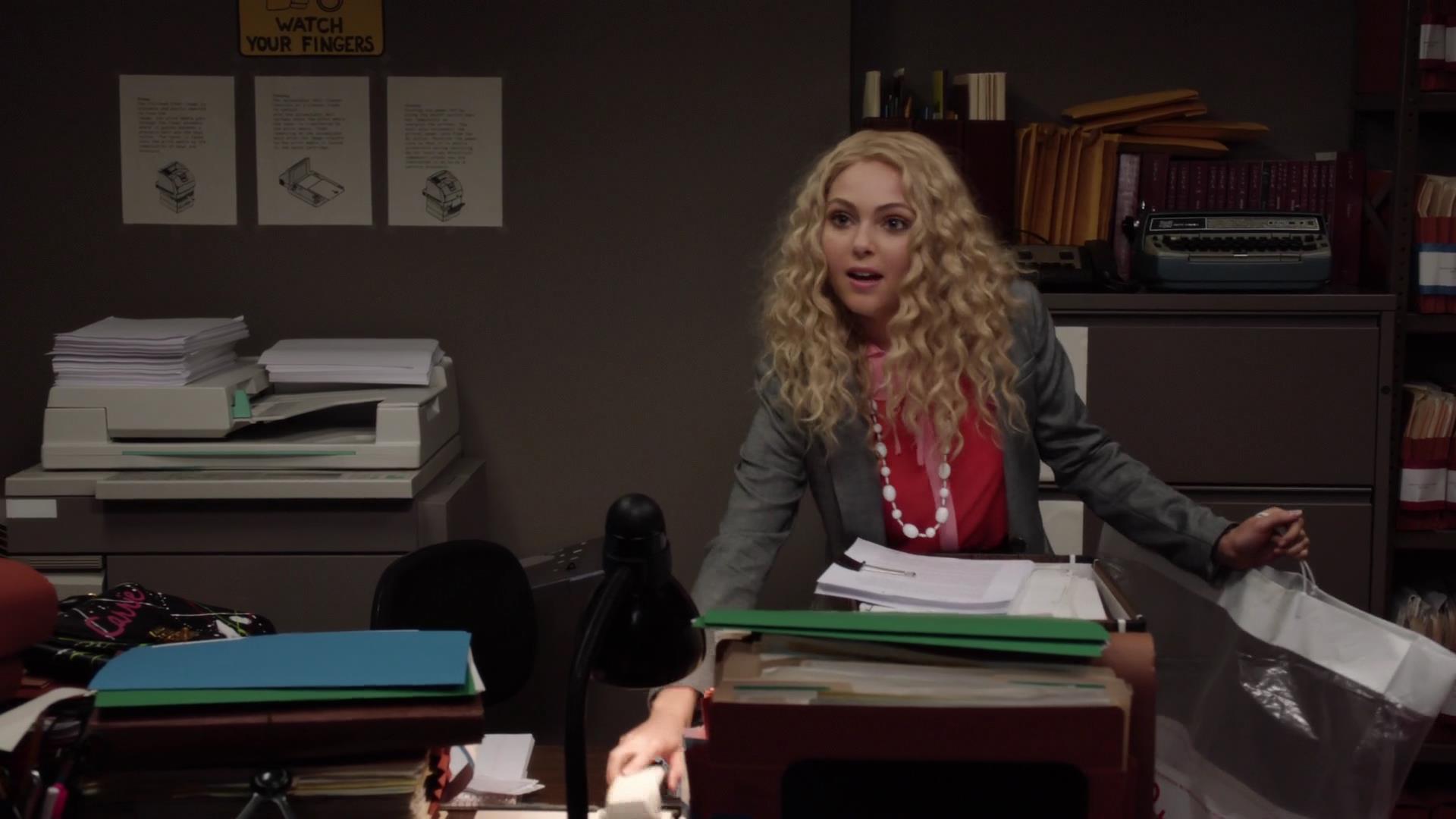 TheCarrieDiaries1x02_AnnaSophiaRobbOnline0522.jpg