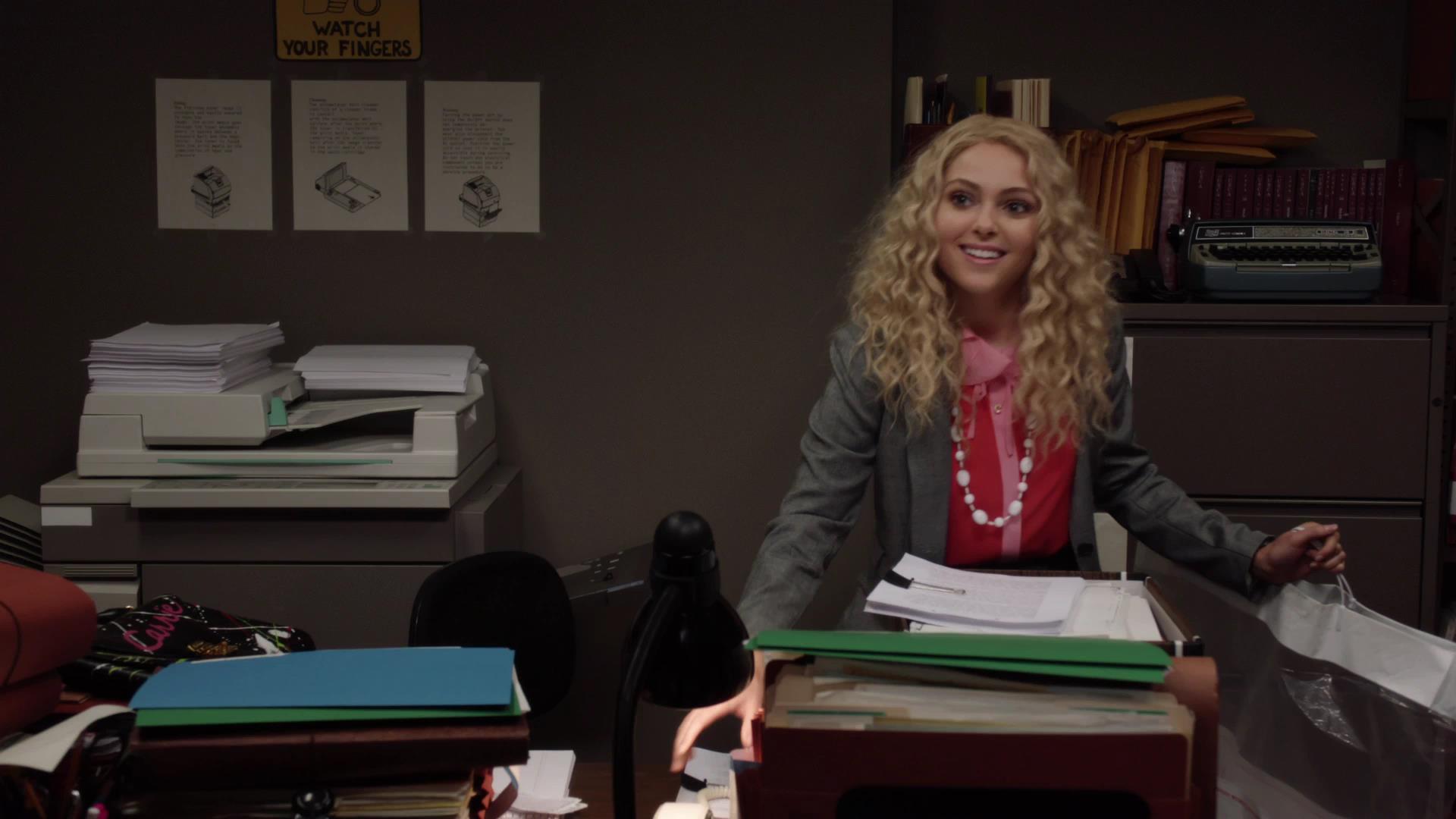 TheCarrieDiaries1x02_AnnaSophiaRobbOnline0523.jpg