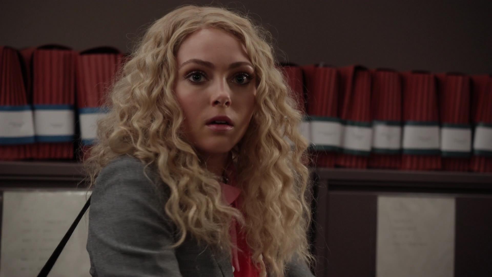 TheCarrieDiaries1x02_AnnaSophiaRobbOnline0550.jpg