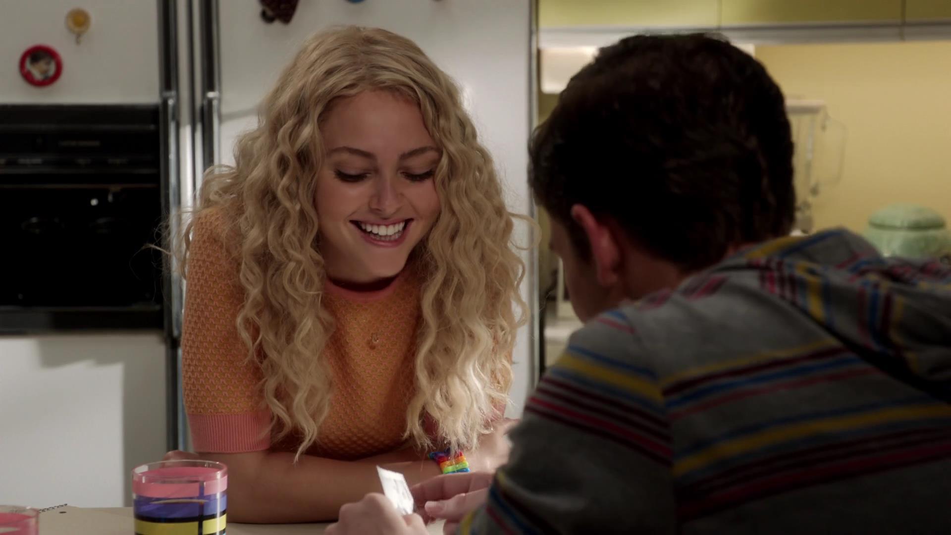 TheCarrieDiaries1x02_AnnaSophiaRobbOnline0724.jpg