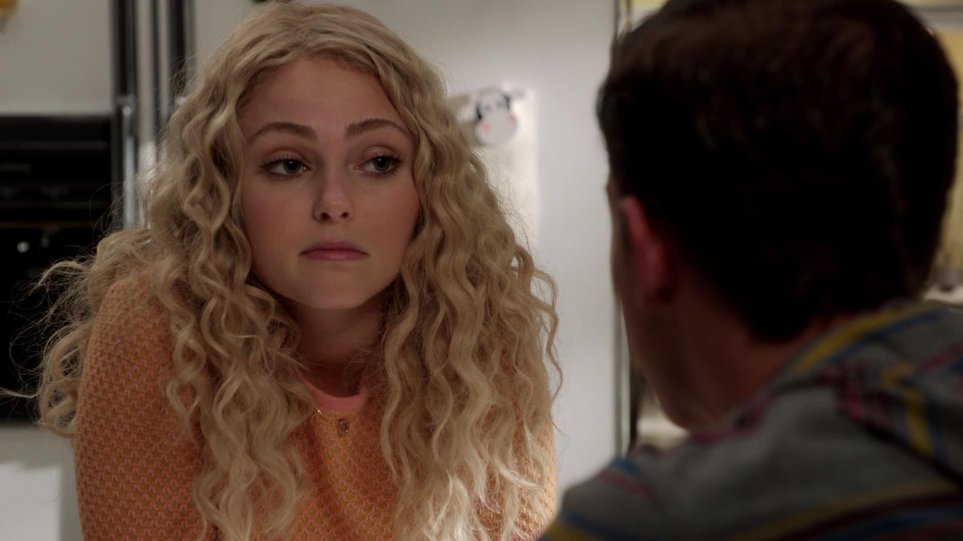 TheCarrieDiaries1x02_AnnaSophiaRobbOnline0736.jpg