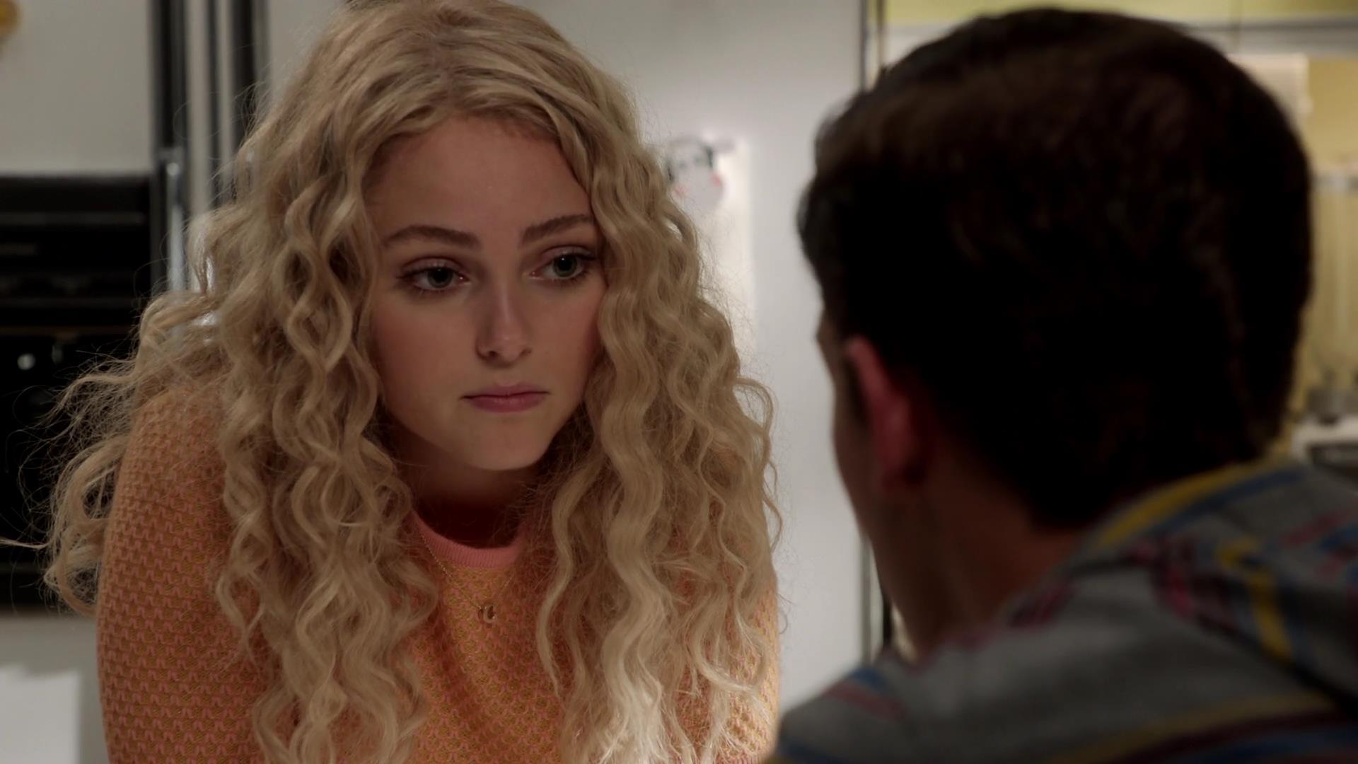 TheCarrieDiaries1x02_AnnaSophiaRobbOnline0742.jpg
