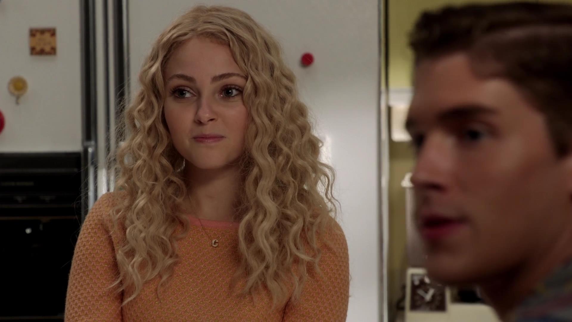 TheCarrieDiaries1x02_AnnaSophiaRobbOnline0750.jpg