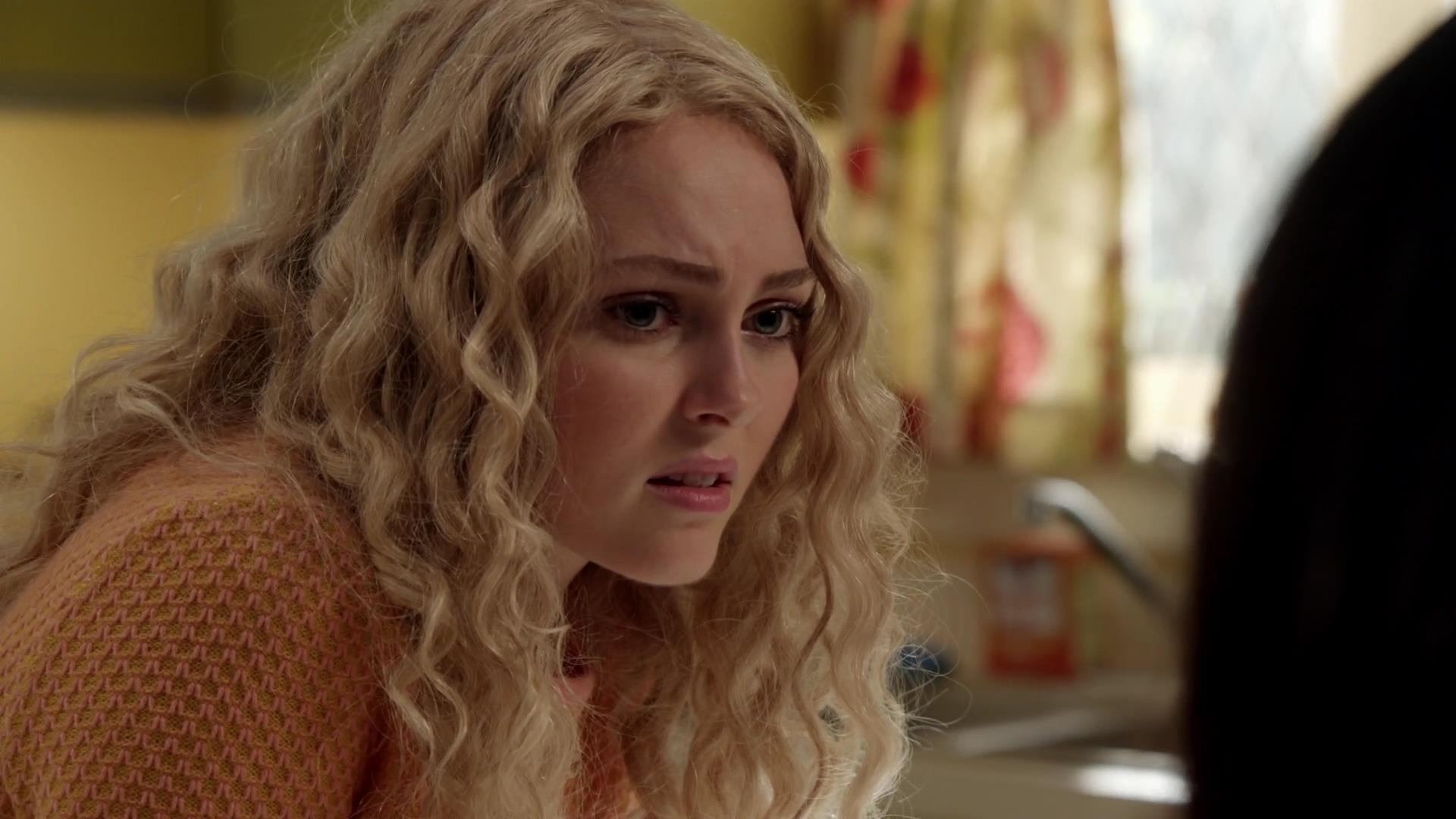 TheCarrieDiaries1x02_AnnaSophiaRobbOnline0769.jpg