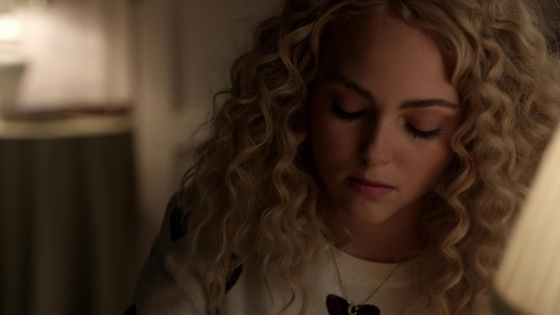 TheCarrieDiaries1x02_AnnaSophiaRobbOnline1003.jpg