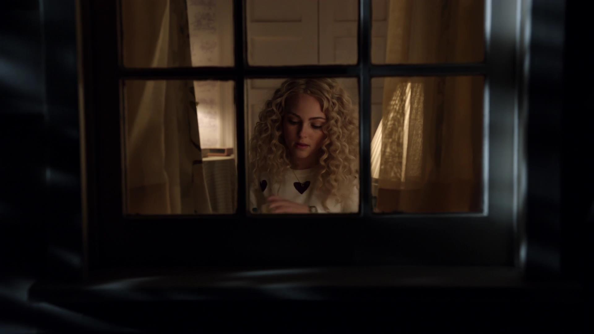 TheCarrieDiaries1x02_AnnaSophiaRobbOnline1011.jpg