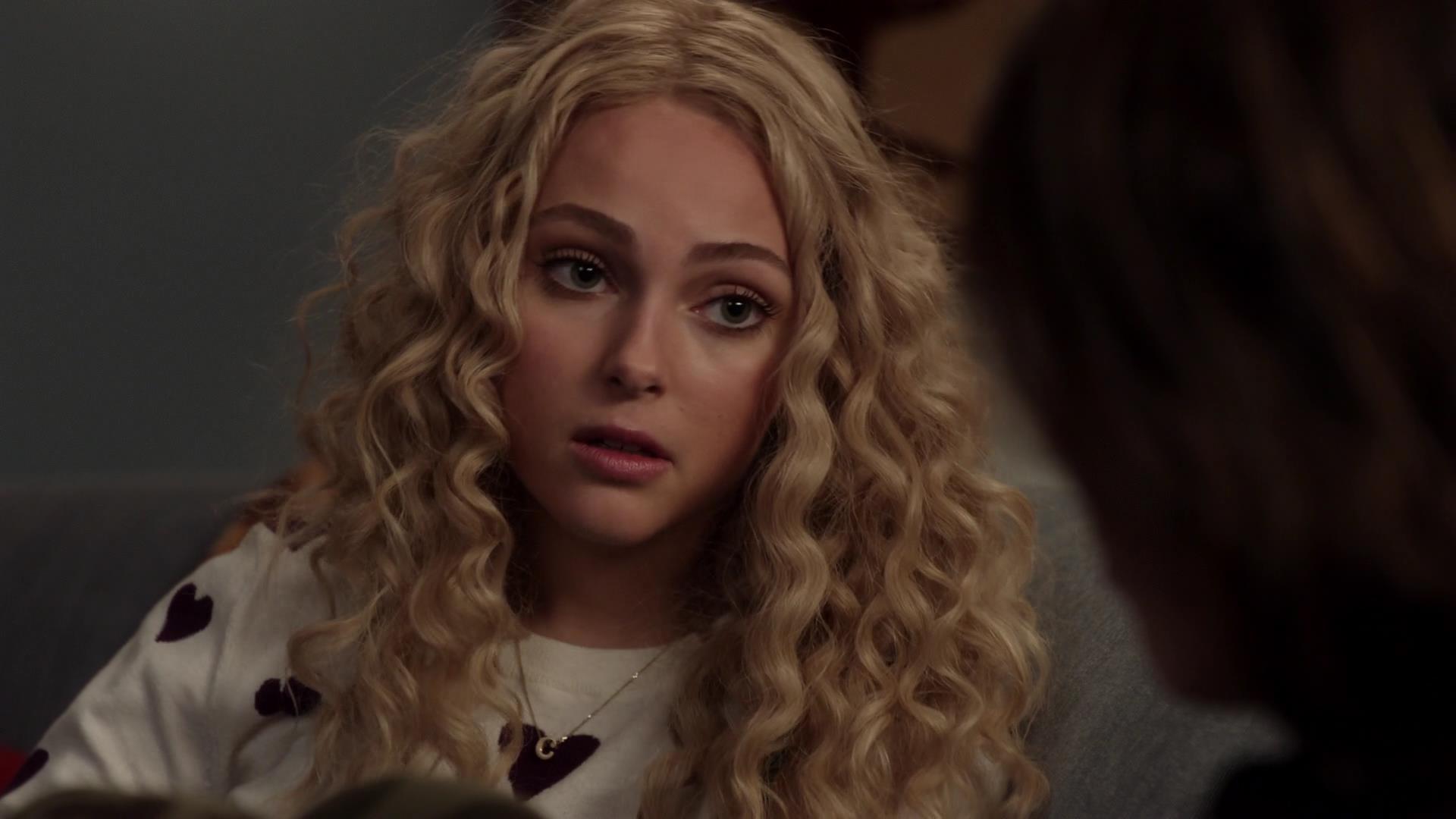TheCarrieDiaries1x02_AnnaSophiaRobbOnline1037.jpg