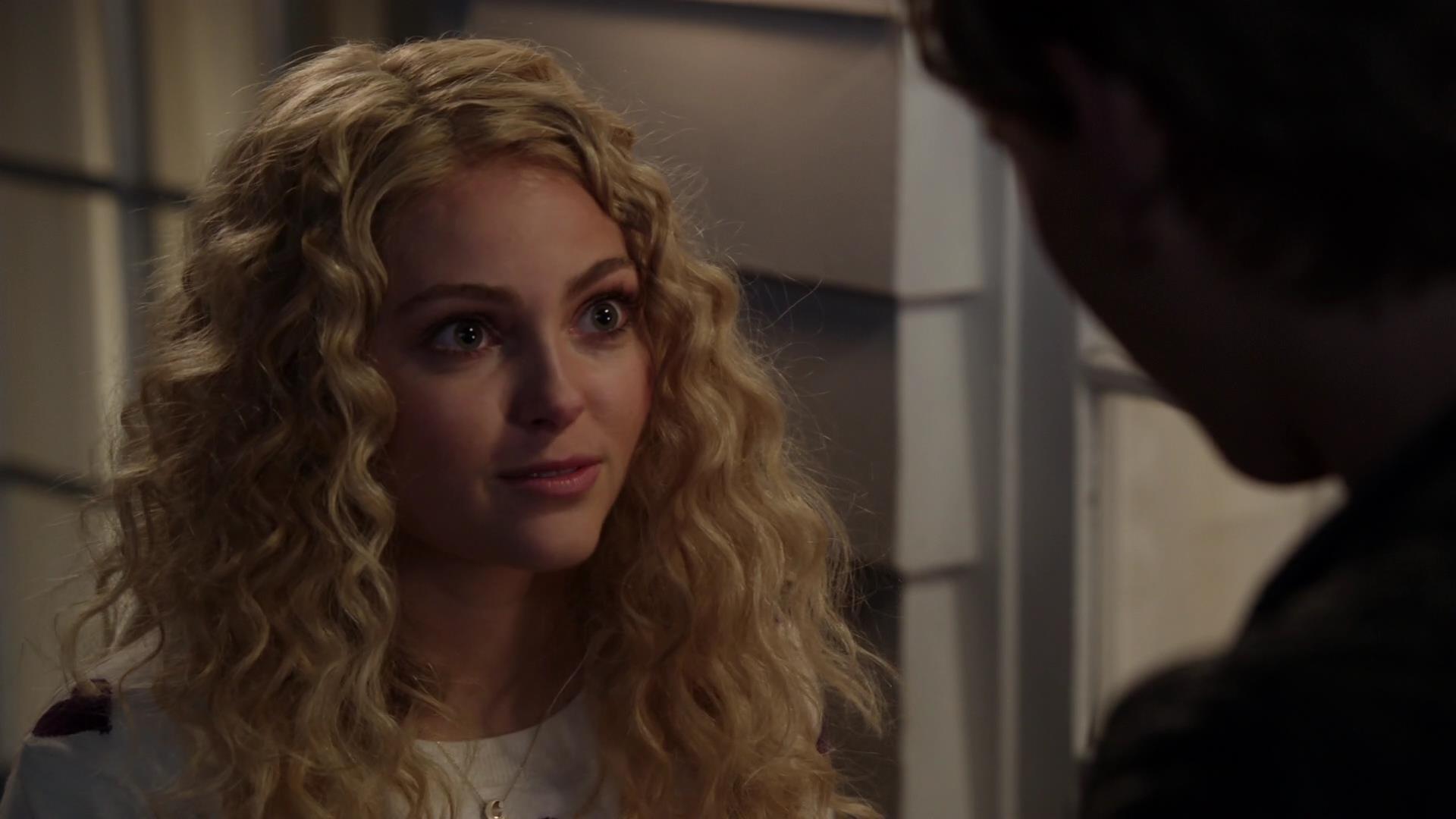 TheCarrieDiaries1x02_AnnaSophiaRobbOnline1069.jpg