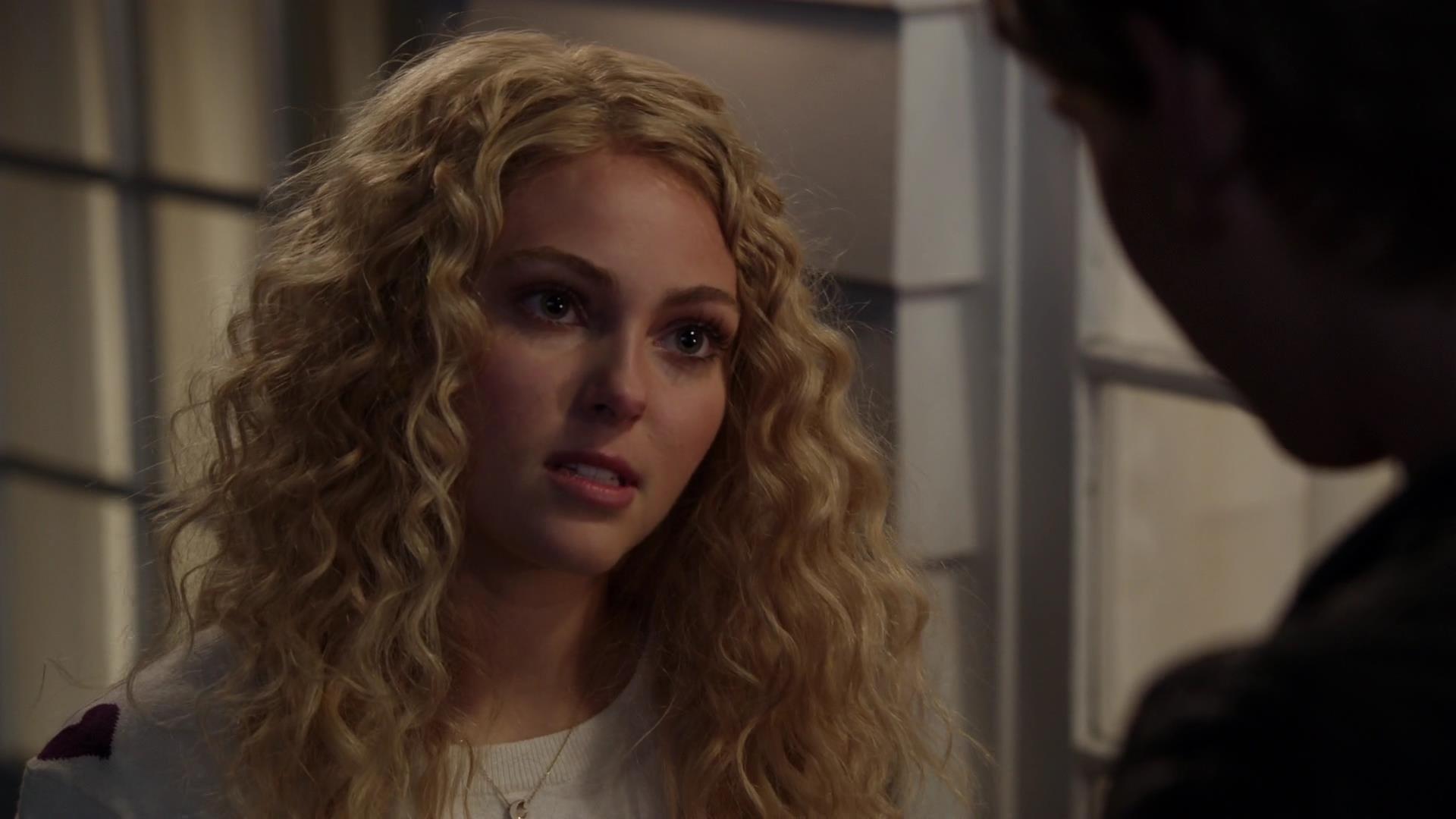 TheCarrieDiaries1x02_AnnaSophiaRobbOnline1074.jpg