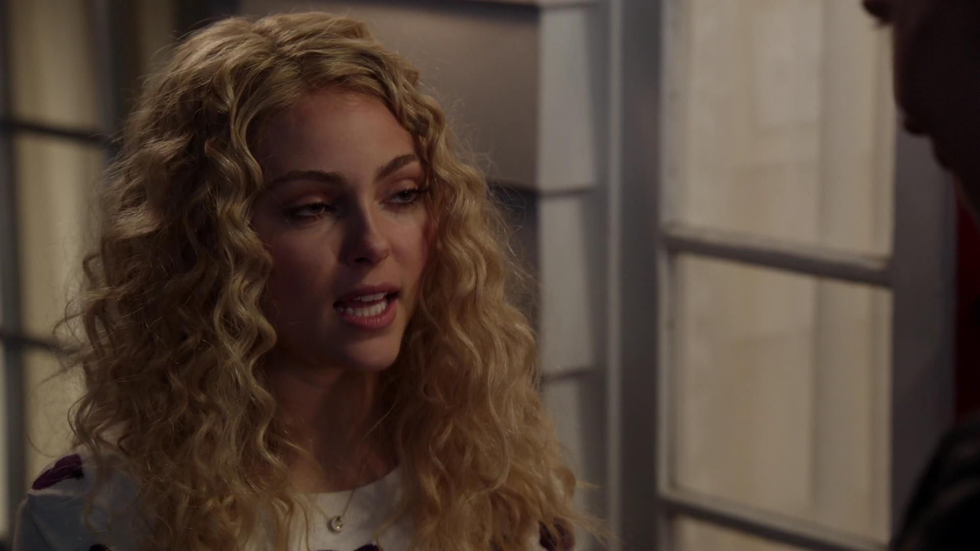 TheCarrieDiaries1x02_AnnaSophiaRobbOnline1081.jpg