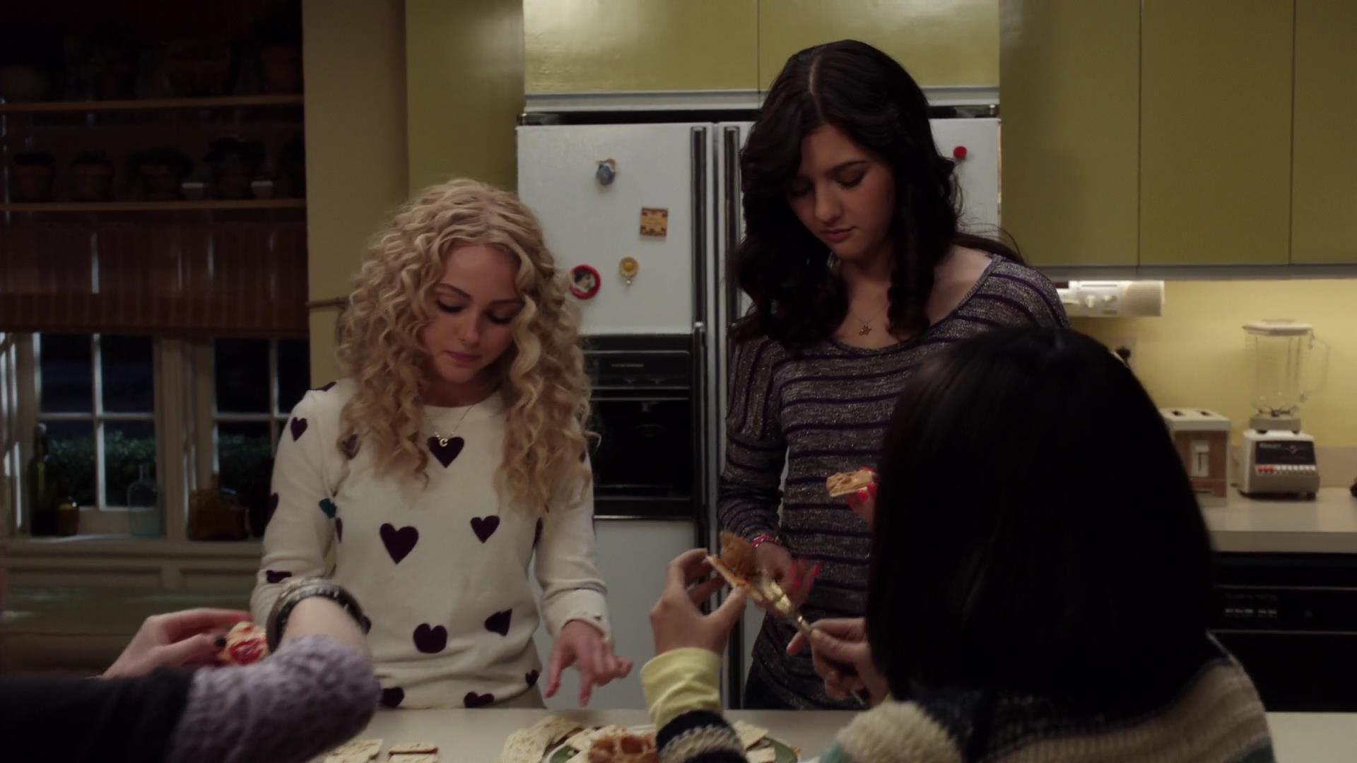 TheCarrieDiaries1x02_AnnaSophiaRobbOnline1132.jpg