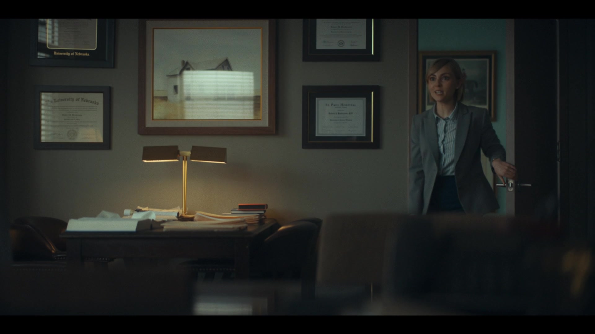 Dr_Death_S01E05_The_and_in_the_Bed_1080p_ASRO_001194.jpg
