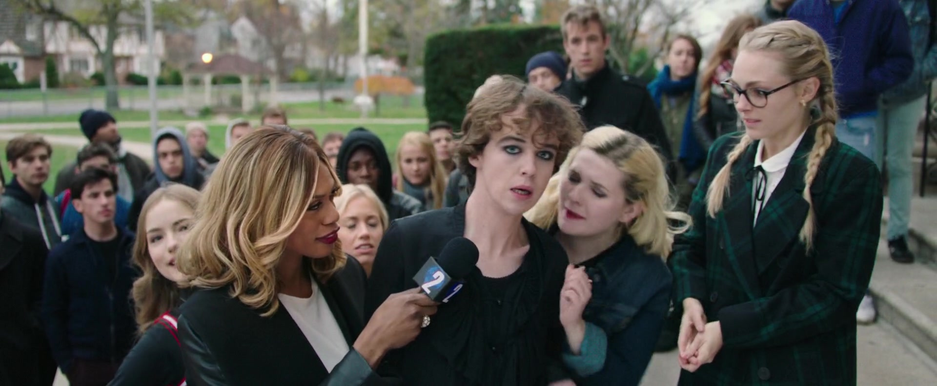 Freak_Show_2017_1080p_008129.jpg