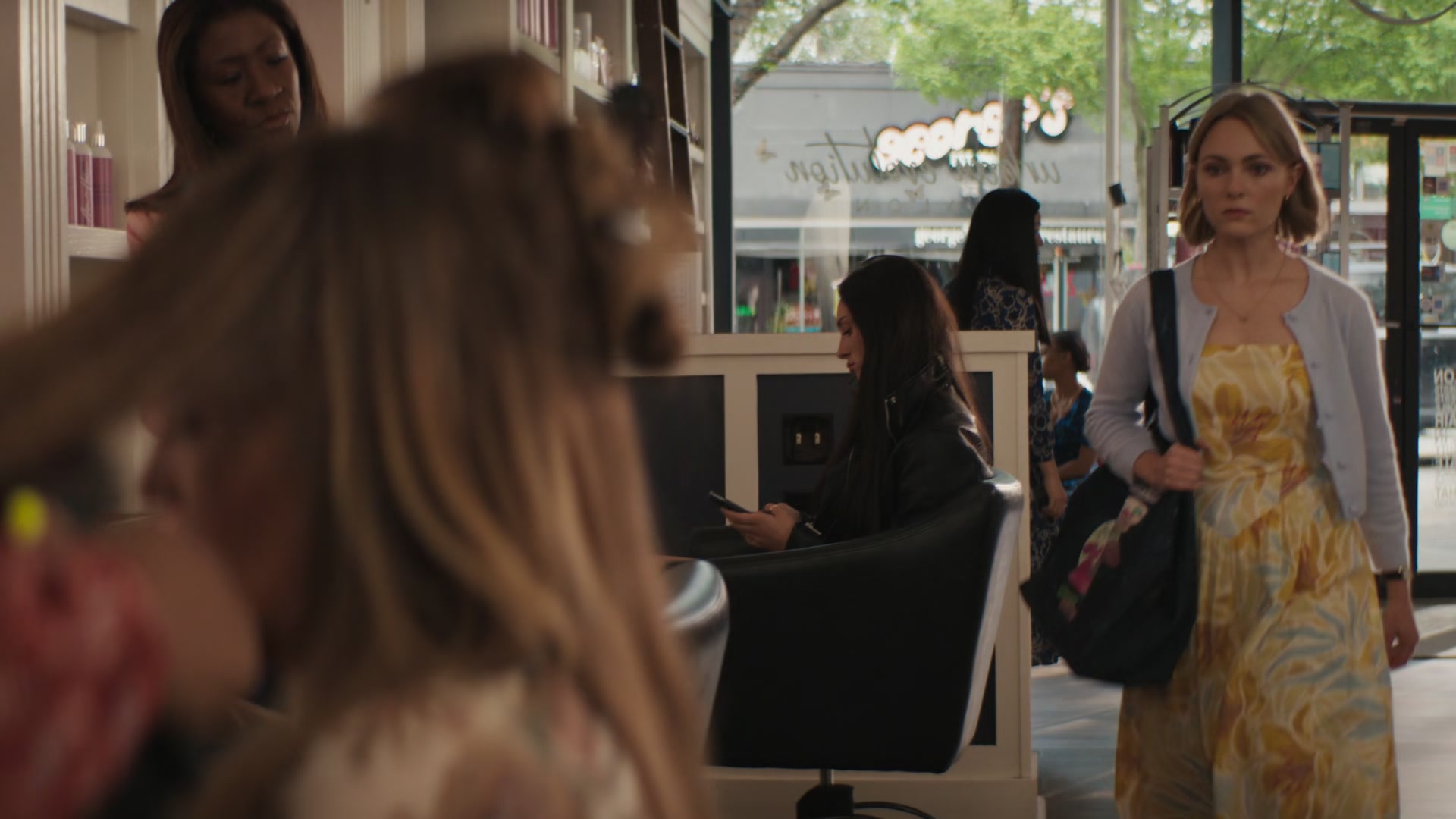 Grosse_Pointe_Garden_Society_S01E01_1080p_ASRO_005026.jpg
