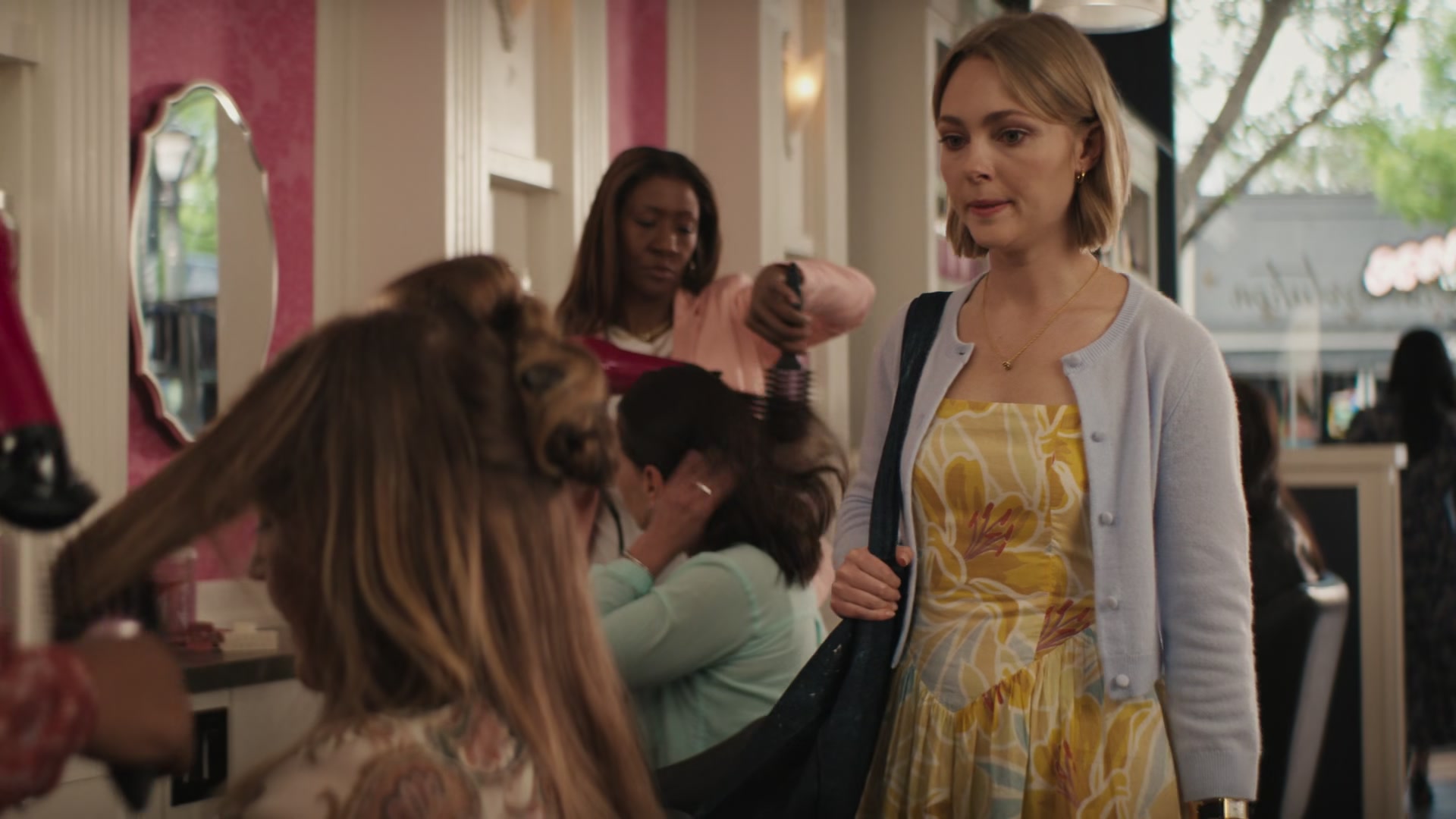 Grosse_Pointe_Garden_Society_S01E01_1080p_ASRO_005030.jpg