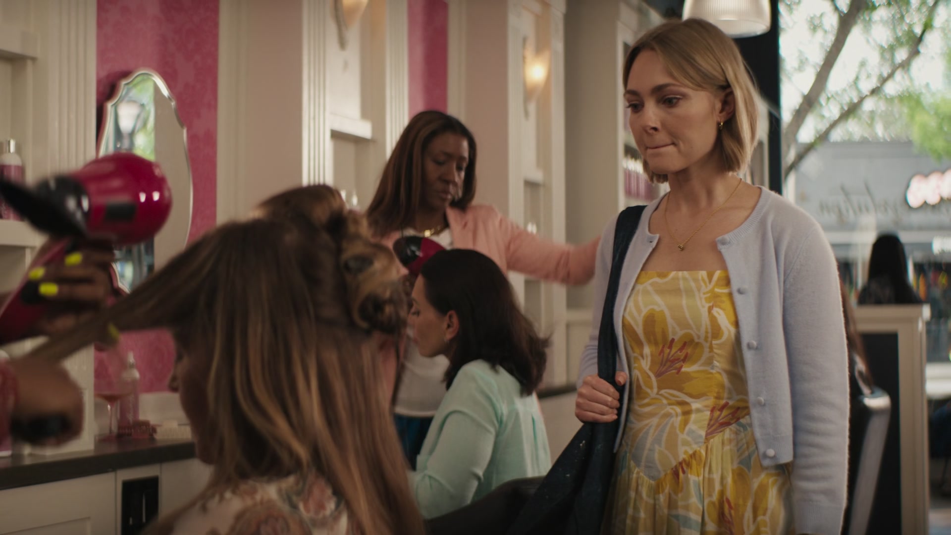 Grosse_Pointe_Garden_Society_S01E01_1080p_ASRO_005032.jpg Grosse_Pointe_Garden_Society_S01E01_1080p_ASRO_005032.jpg