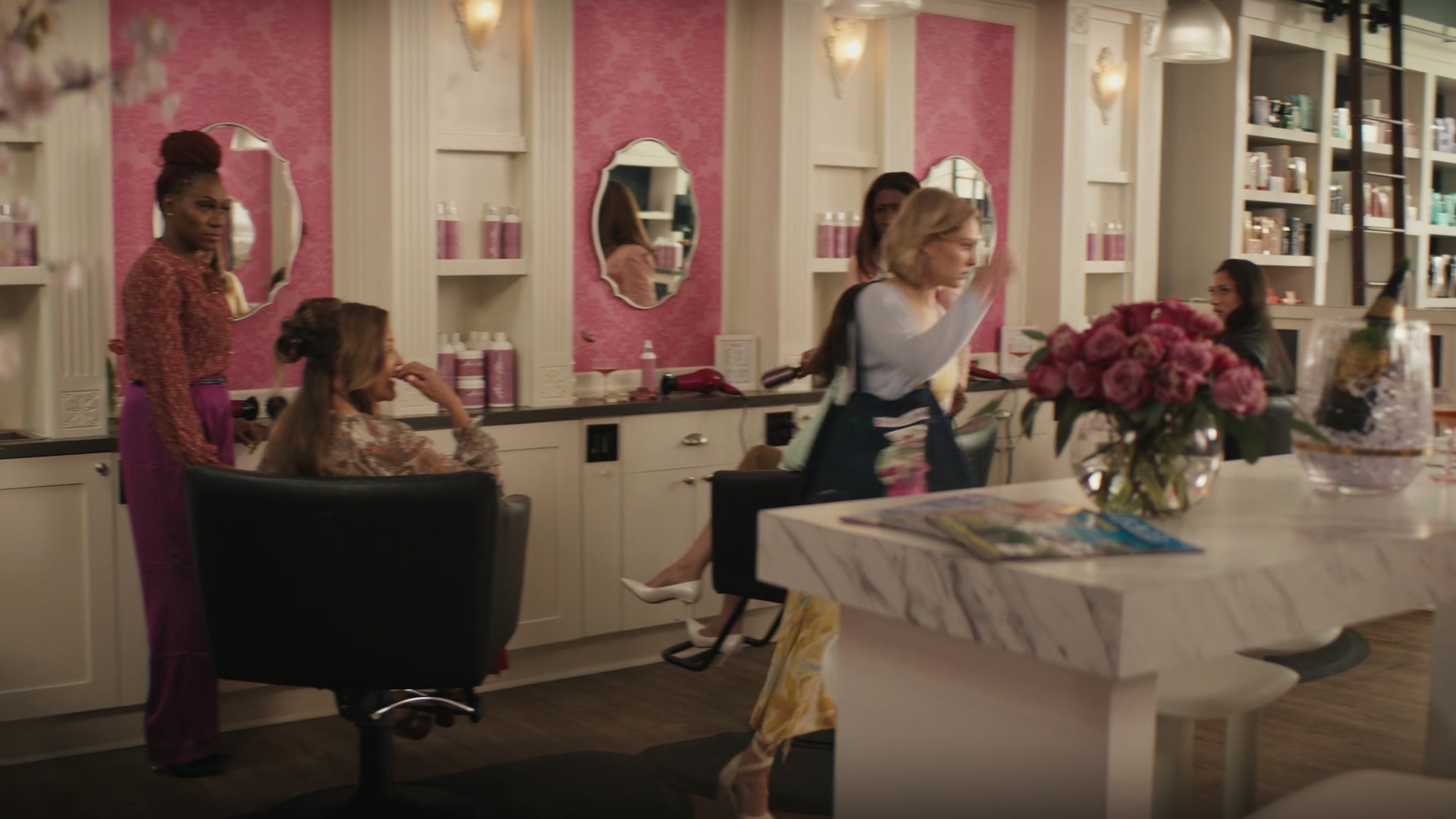 Grosse_Pointe_Garden_Society_S01E01_1080p_ASRO_005149.jpg Grosse_Pointe_Garden_Society_S01E01_1080p_ASRO_005149.jpg
